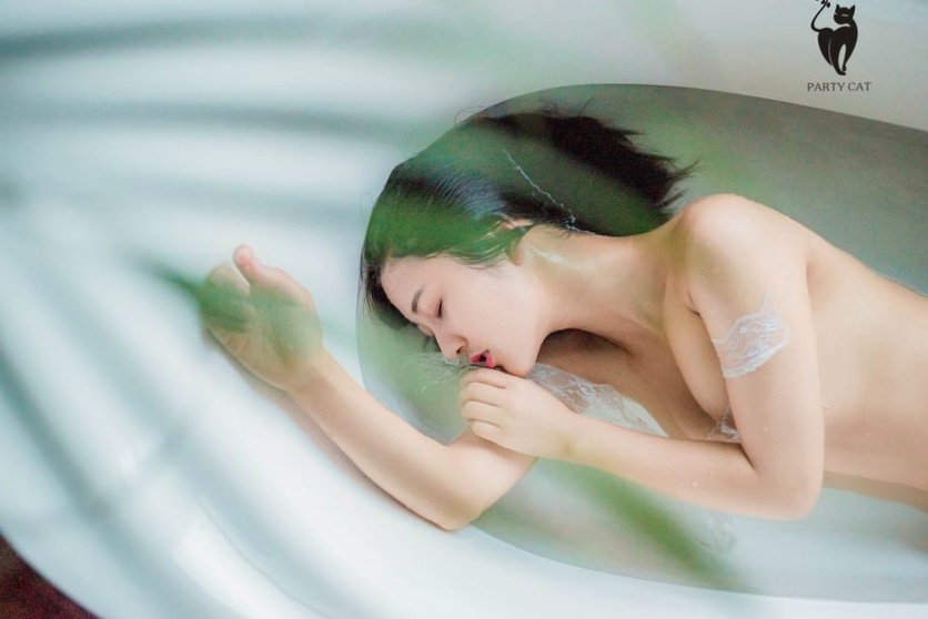 Gallery - [PARTYCAT]轰趴猫 - Chiness Model 特刊玉女浴室私房写真，清新清纯蕾丝诱惑大尺度套图[37P]浴室私房照性感清新诱惑 女神私房照_秀色女神 - image 32