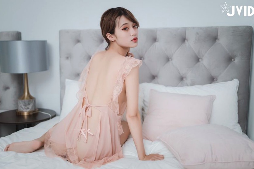 JVID写真精选：气质女神芳语私房家居摄影，粉色蕾丝诱惑大尺度美图视频