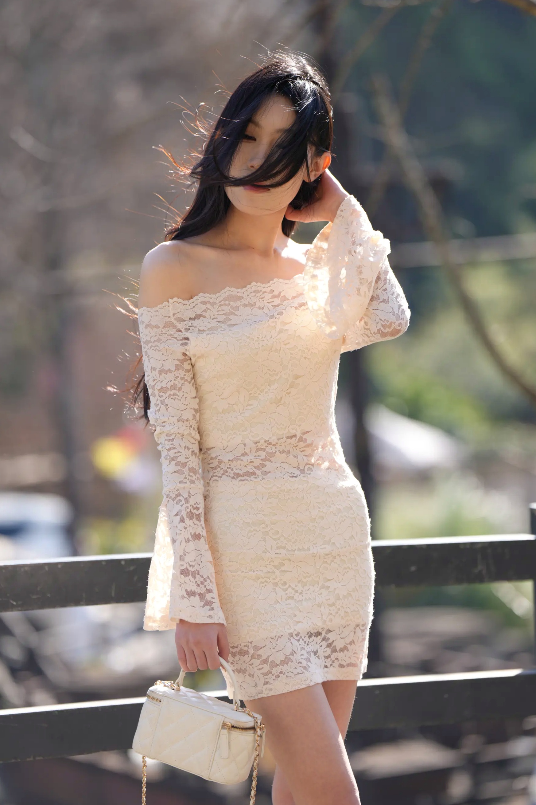 白裙肉丝 [102P] - 户外街拍优雅美女修身蕾丝裙美腿写真