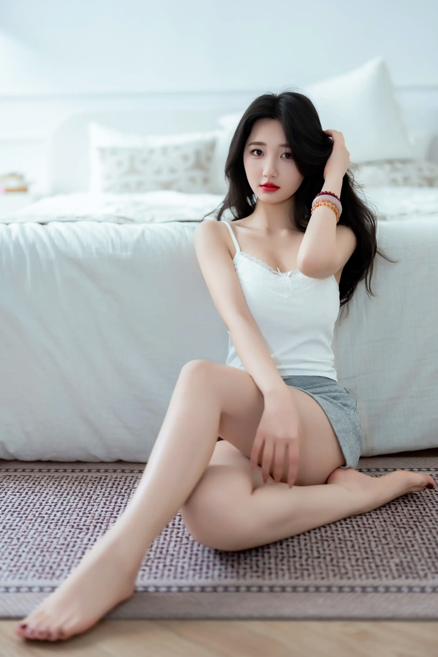 Gallery - [YITUYU]艺图语 - Art Language  2025.07.02 居家轻私写真 oyee 白色吊带睡裙卧室私房美图 [41P]性感私房照白嫩气质诱惑 女神私房照_秀色女神 - image 4