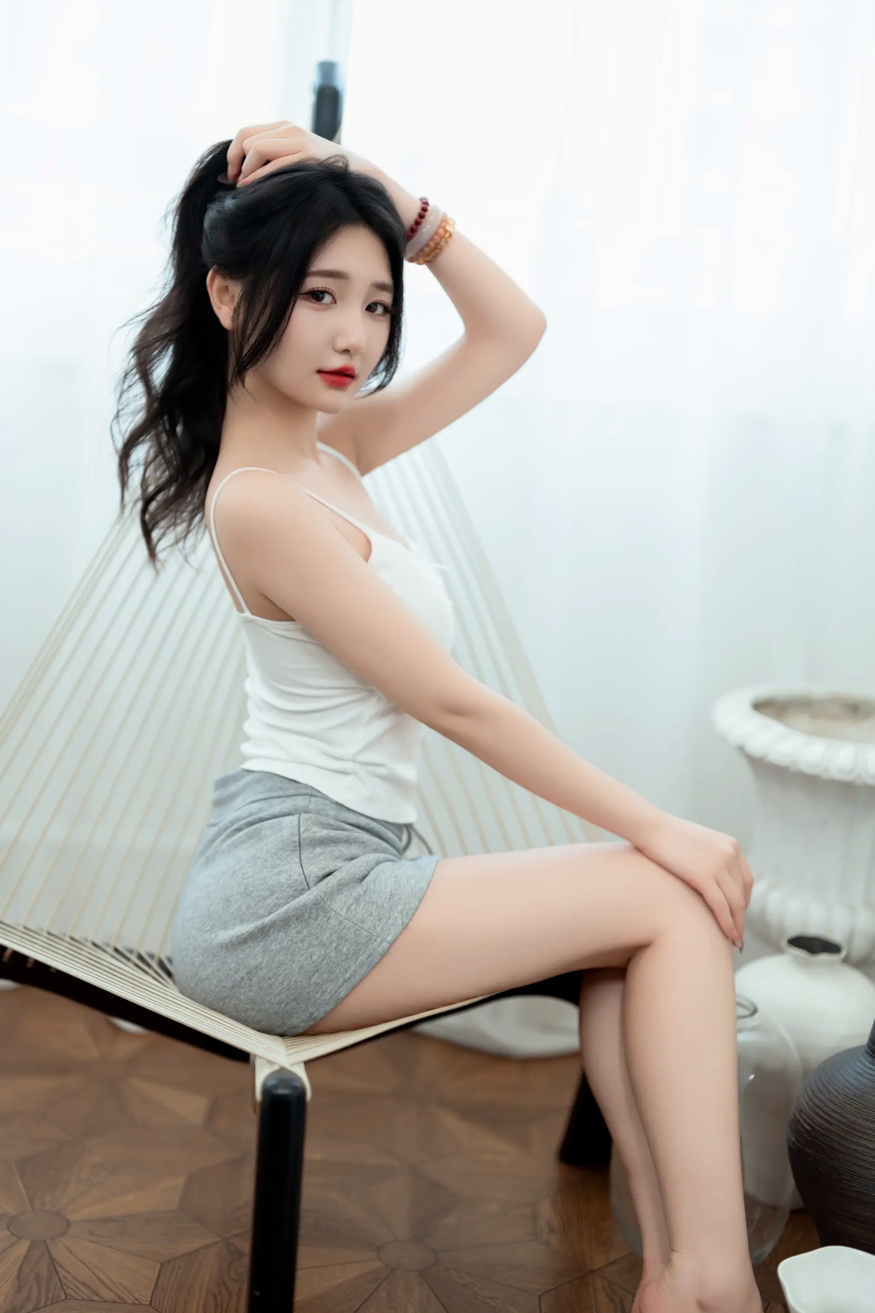 [YITUYU]艺图语 2025.07.02 居家轻私写真 oyee 白色吊带睡裙卧室私房美图 [41P]
