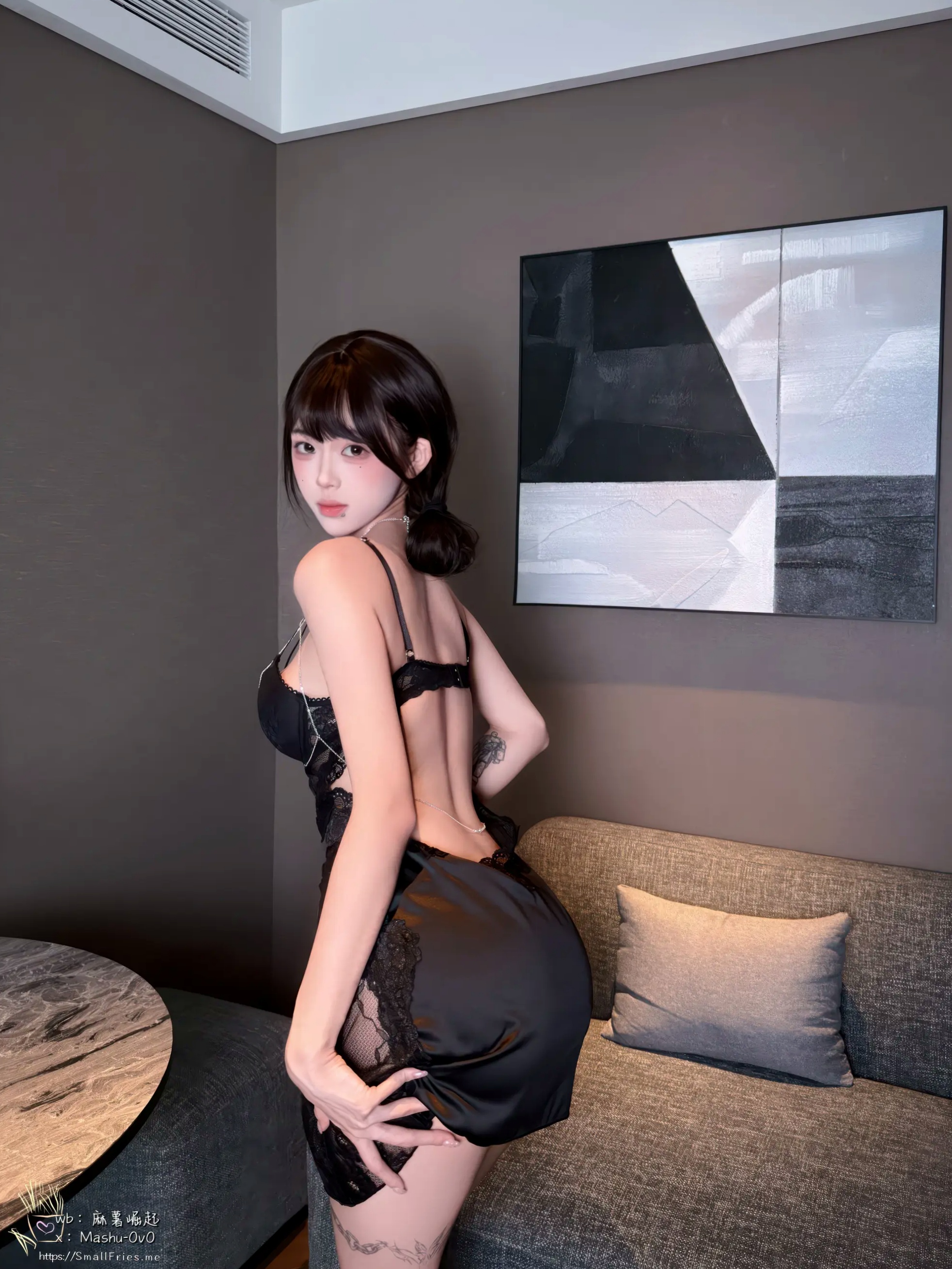 麻薯好吃 - 赴约私房写真，性感黑色蕾丝诱惑与绝美黑丝长腿 [72P]