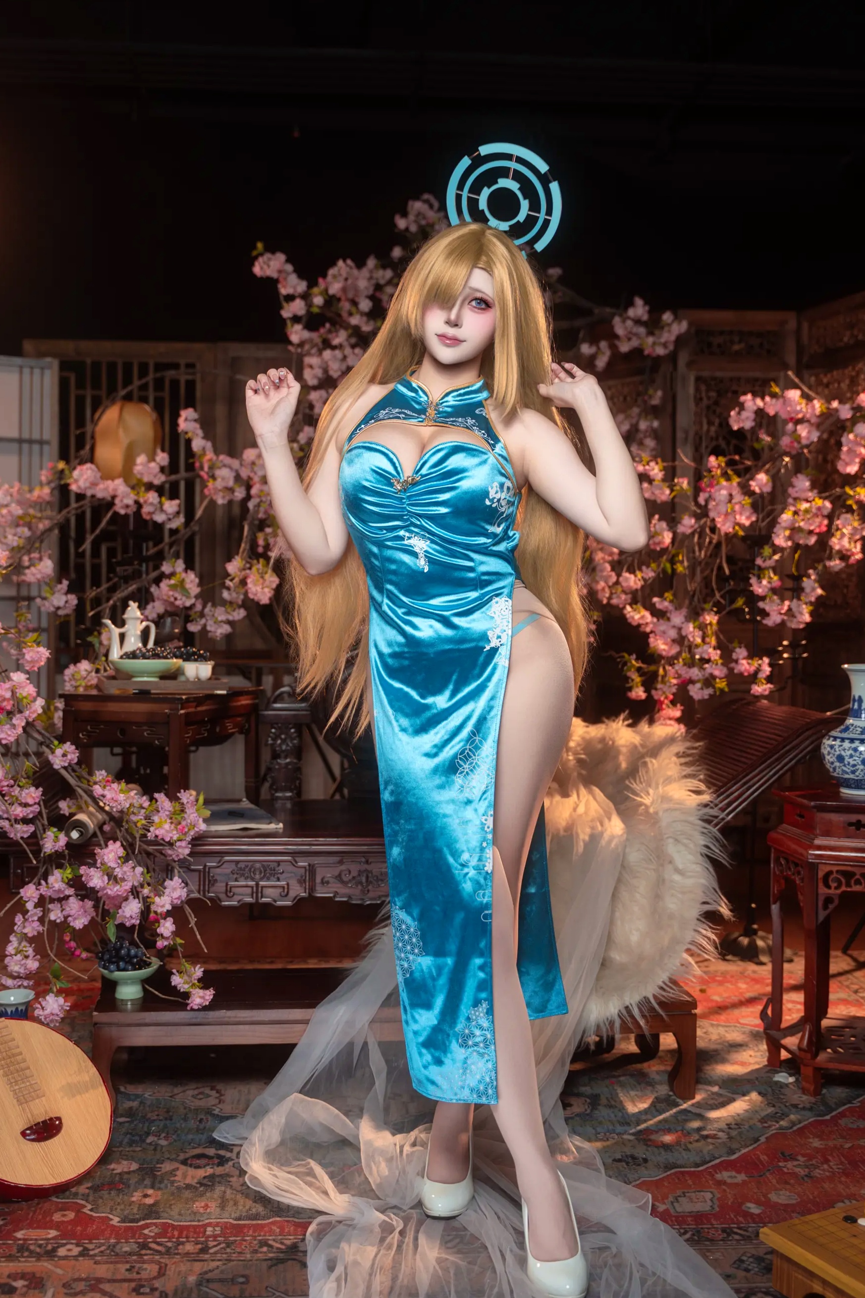 Gallery - 喵喵lock - 蔚蓝档案明日奈蓝色高开叉旗袍COS，古风樱花背景下的绝美私房写真，极致身材与诱惑视角的完美呈现性感诱惑旗袍角色扮演美臀 女神私房照_秀色女神 - image 1