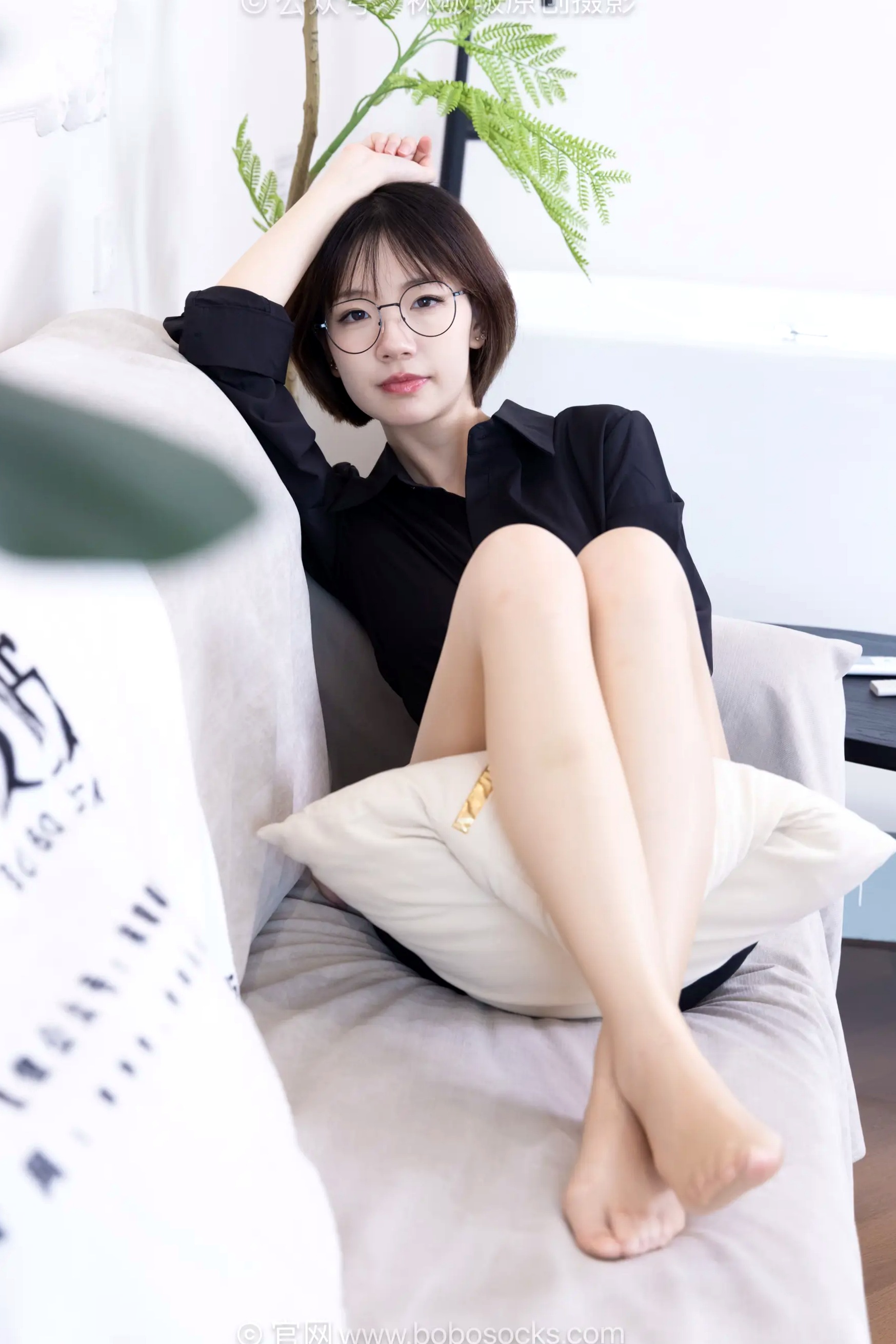 BoBoSocks袜啵啵 小甜豆-职业装OL私房写真、高跟鞋、油亮薄肉丝、绝美丝袜腿模、职场诱惑系拍摄 [99P]