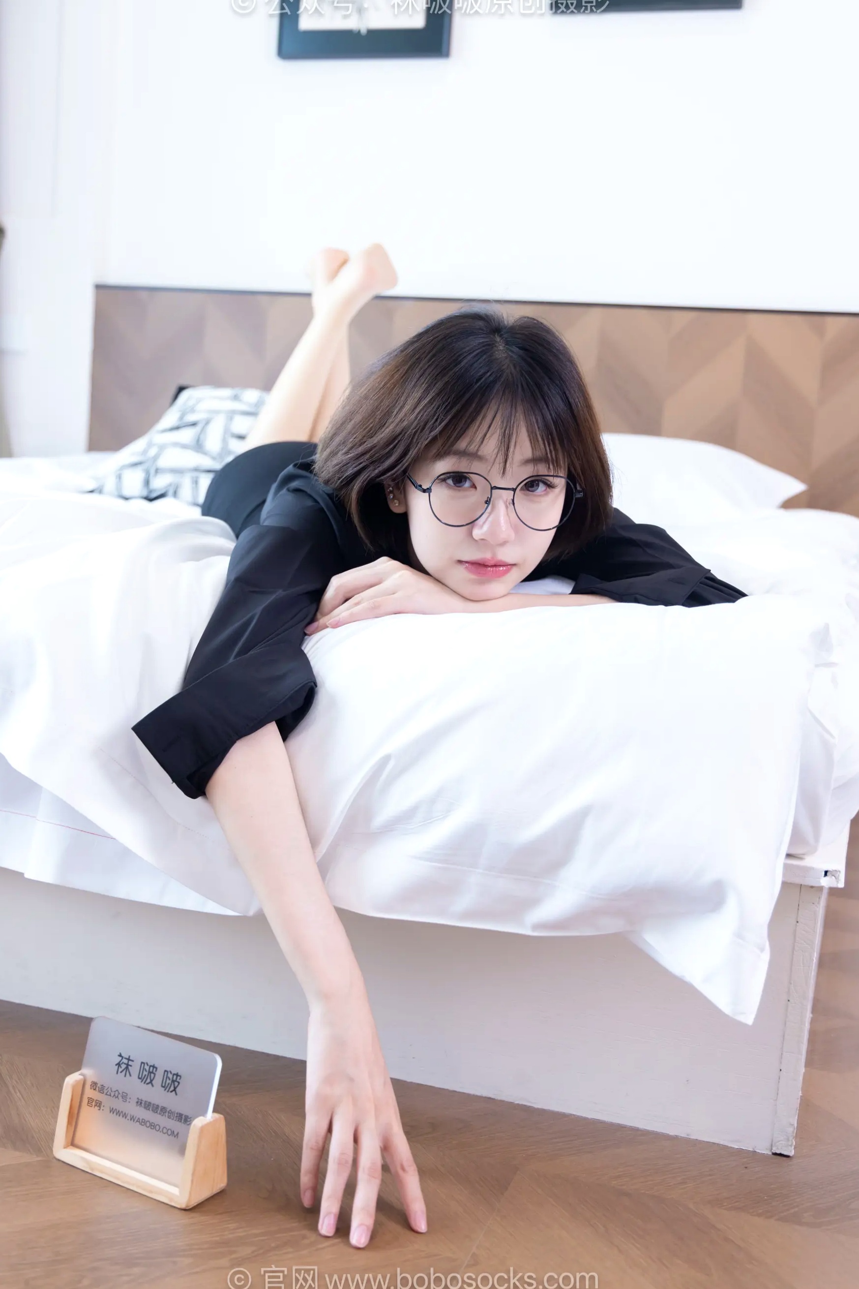 BoBoSocks袜啵啵 小甜豆-职业装OL私房写真、高跟鞋、油亮薄肉丝、绝美丝袜腿模、职场诱惑系拍摄 [99P]