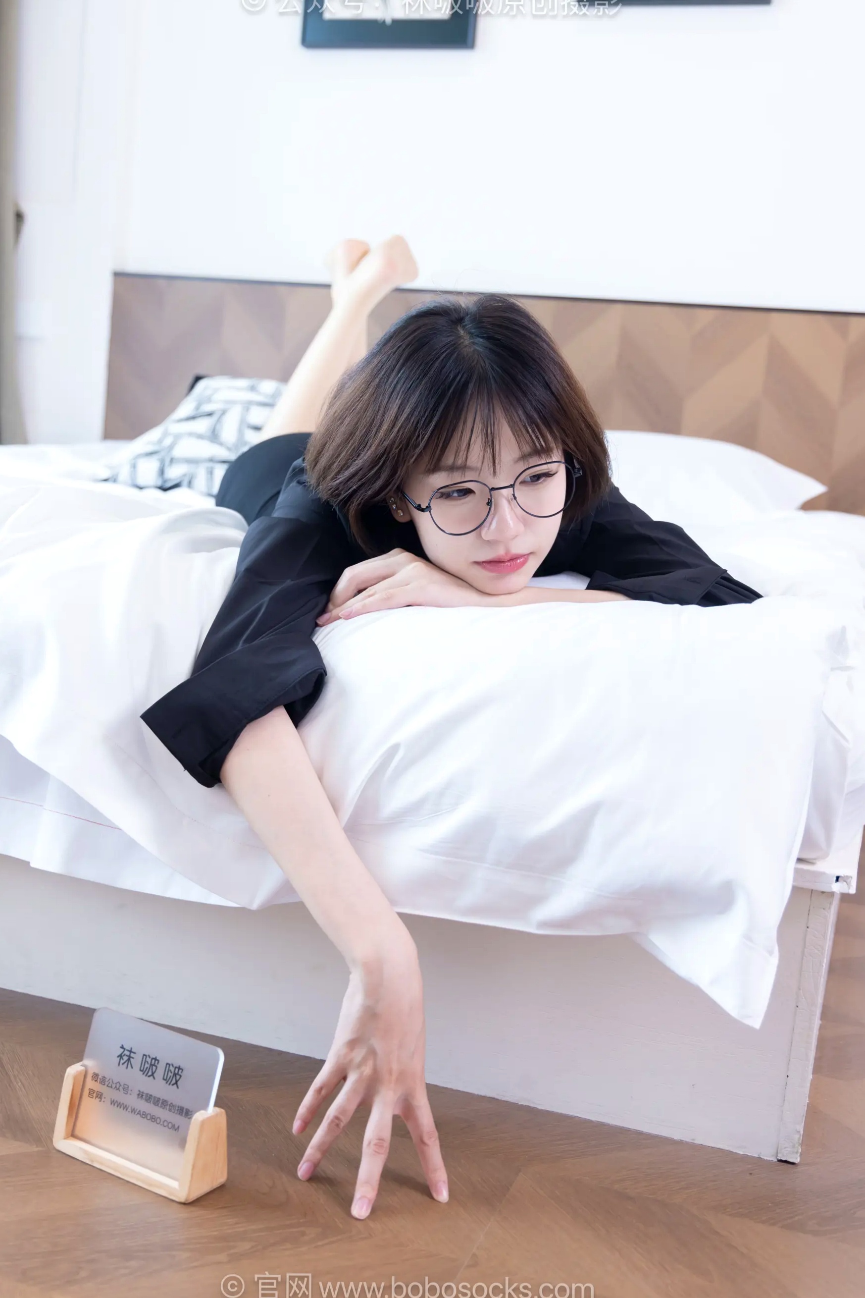 BoBoSocks袜啵啵 小甜豆-职业装OL私房写真、高跟鞋、油亮薄肉丝、绝美丝袜腿模、职场诱惑系拍摄 [99P]