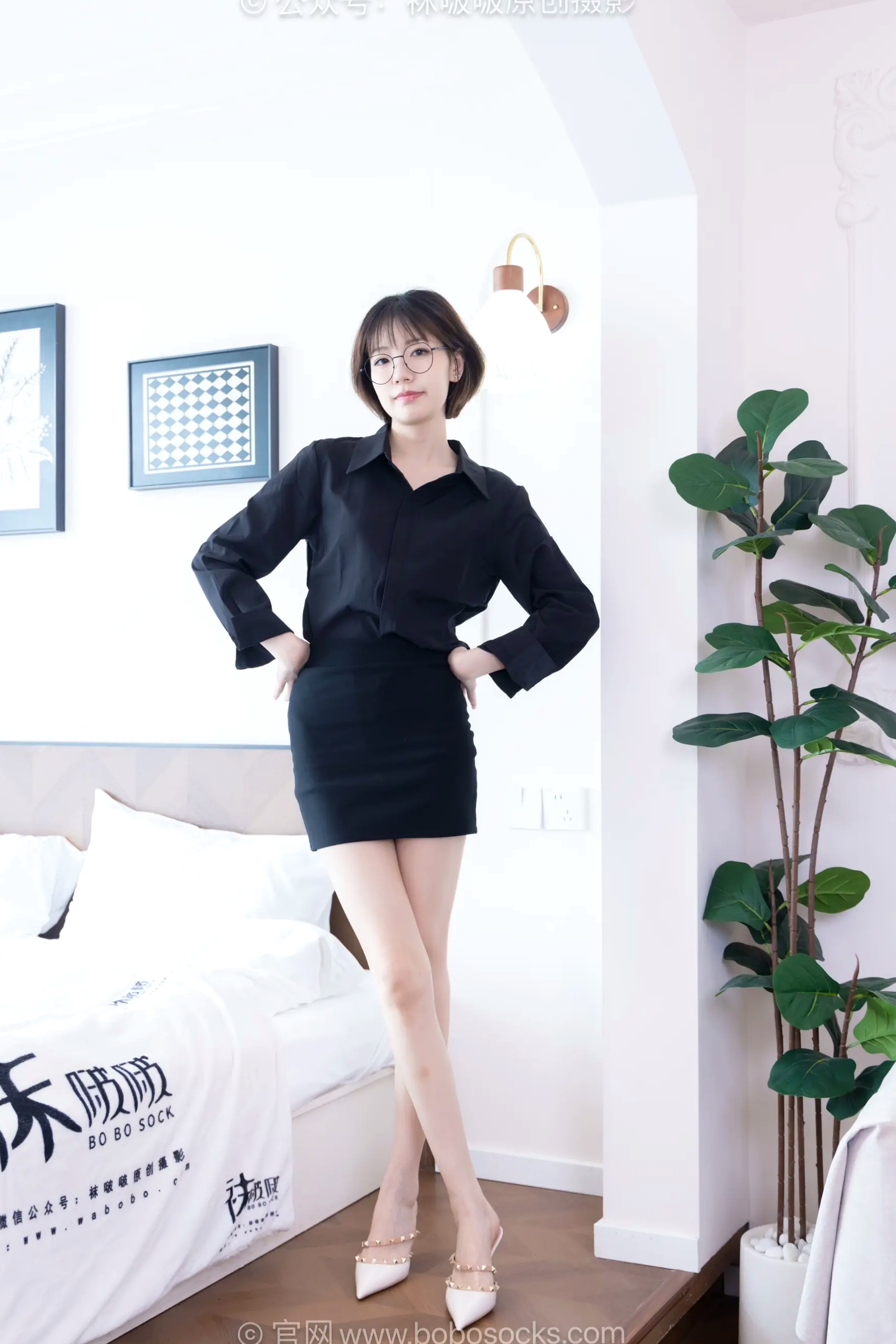 BoBoSocks袜啵啵 小甜豆-职业装OL私房写真、高跟鞋、油亮薄肉丝、绝美丝袜腿模、职场诱惑系拍摄 [99P]