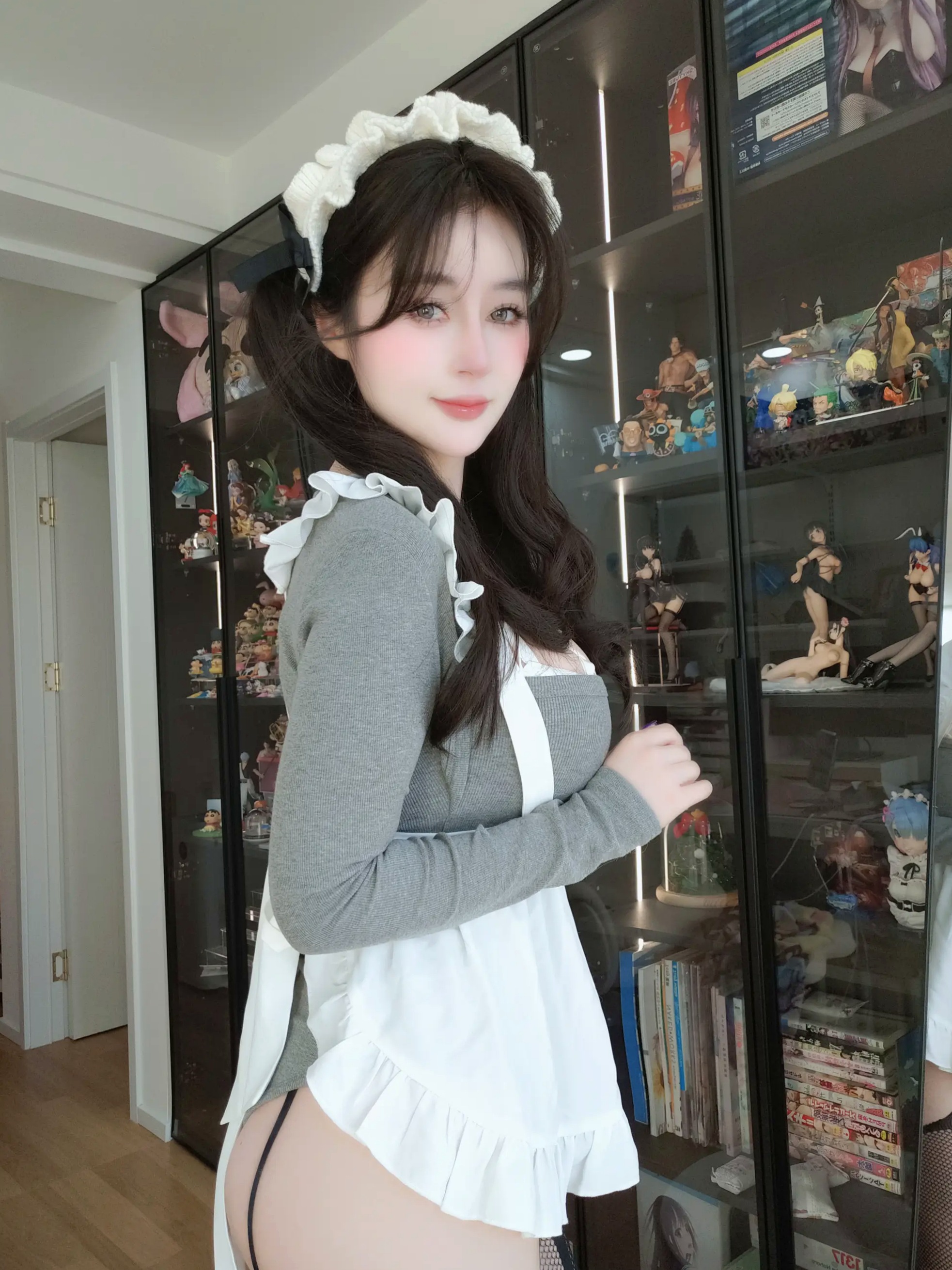 Coser白银2025年6月订阅：女仆装与古典肚兜私房写真，童颜巨乳诱惑之作[94P]
