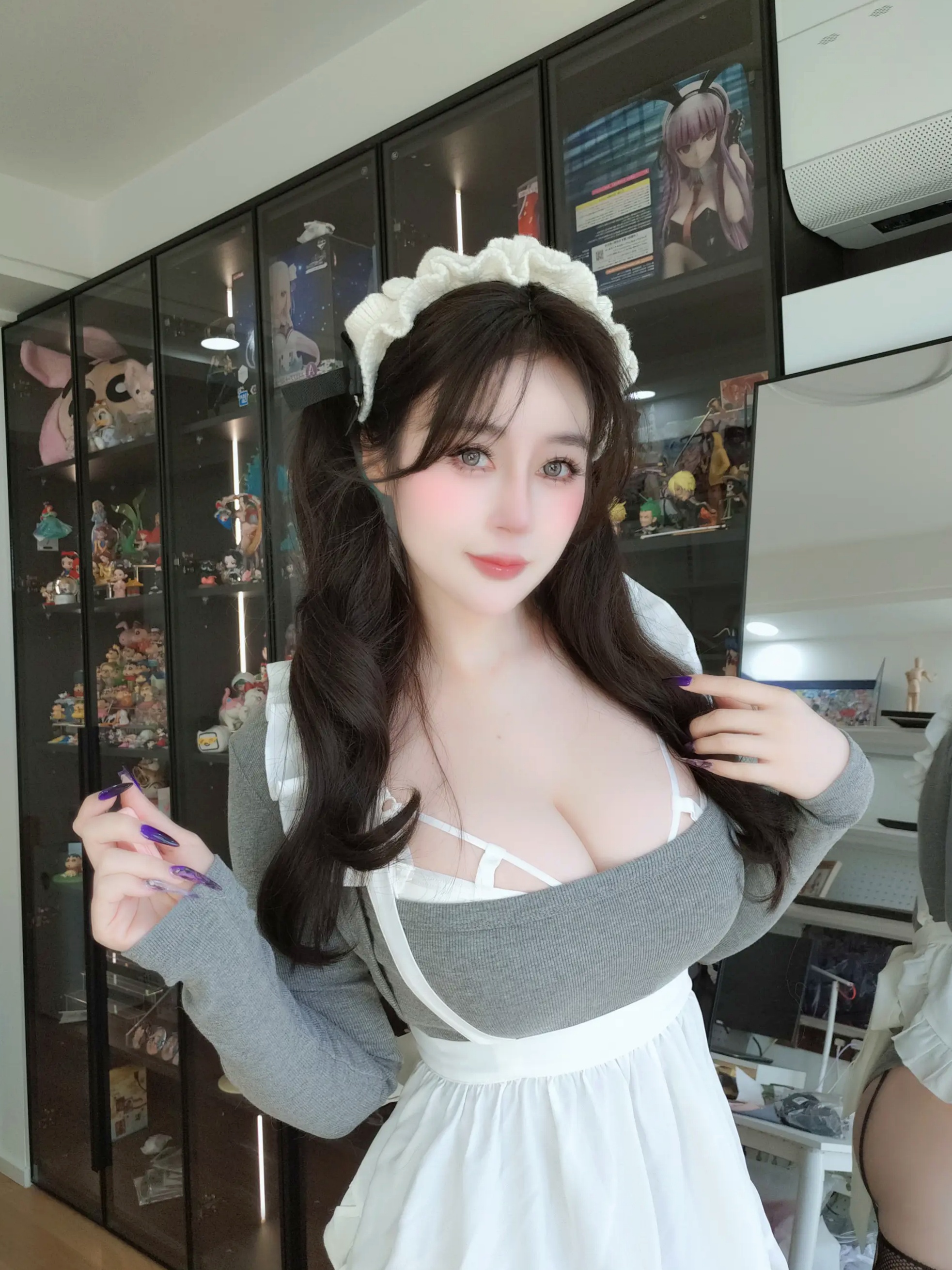 Coser白银2025年6月订阅：女仆装与古典肚兜私房写真，童颜巨乳诱惑之作[94P]