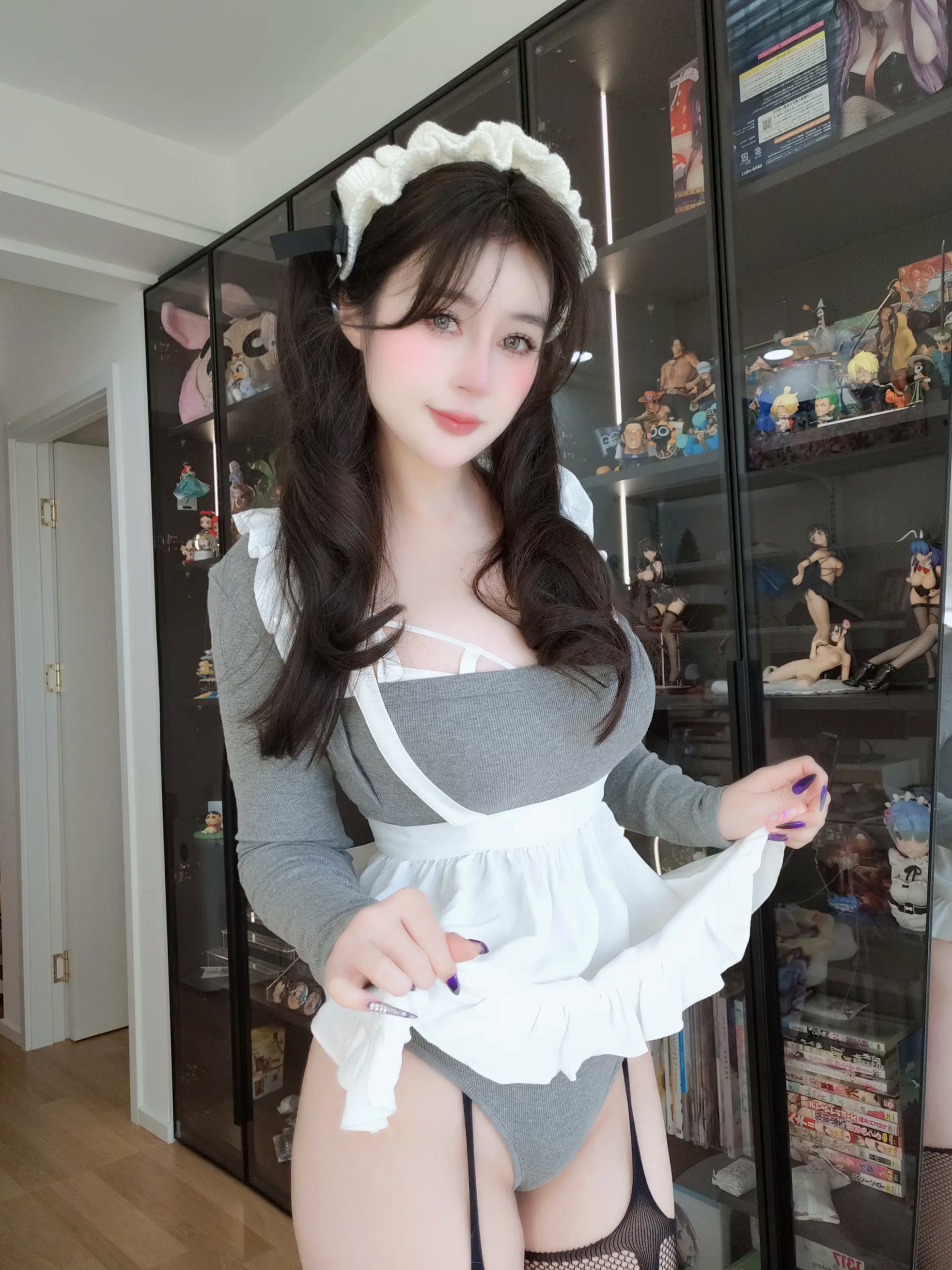 Coser白银2025年6月订阅：女仆装与古典肚兜私房写真，童颜巨乳诱惑之作[94P]