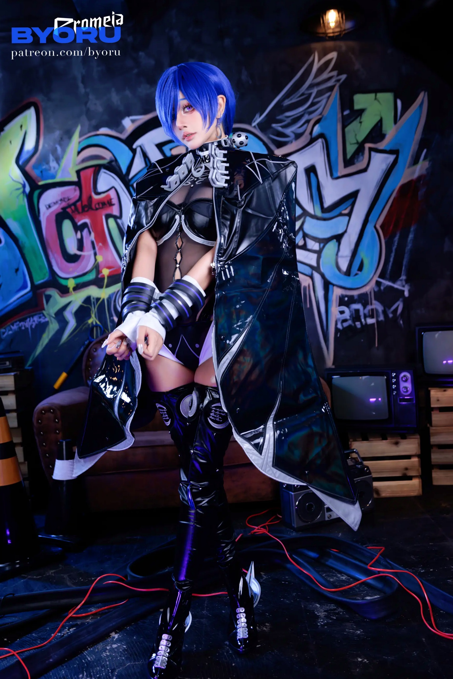 Byoru - 绝区零Cosplay性感连体衣写真，极致身材与前卫涂鸦风格，大尺度福利套图