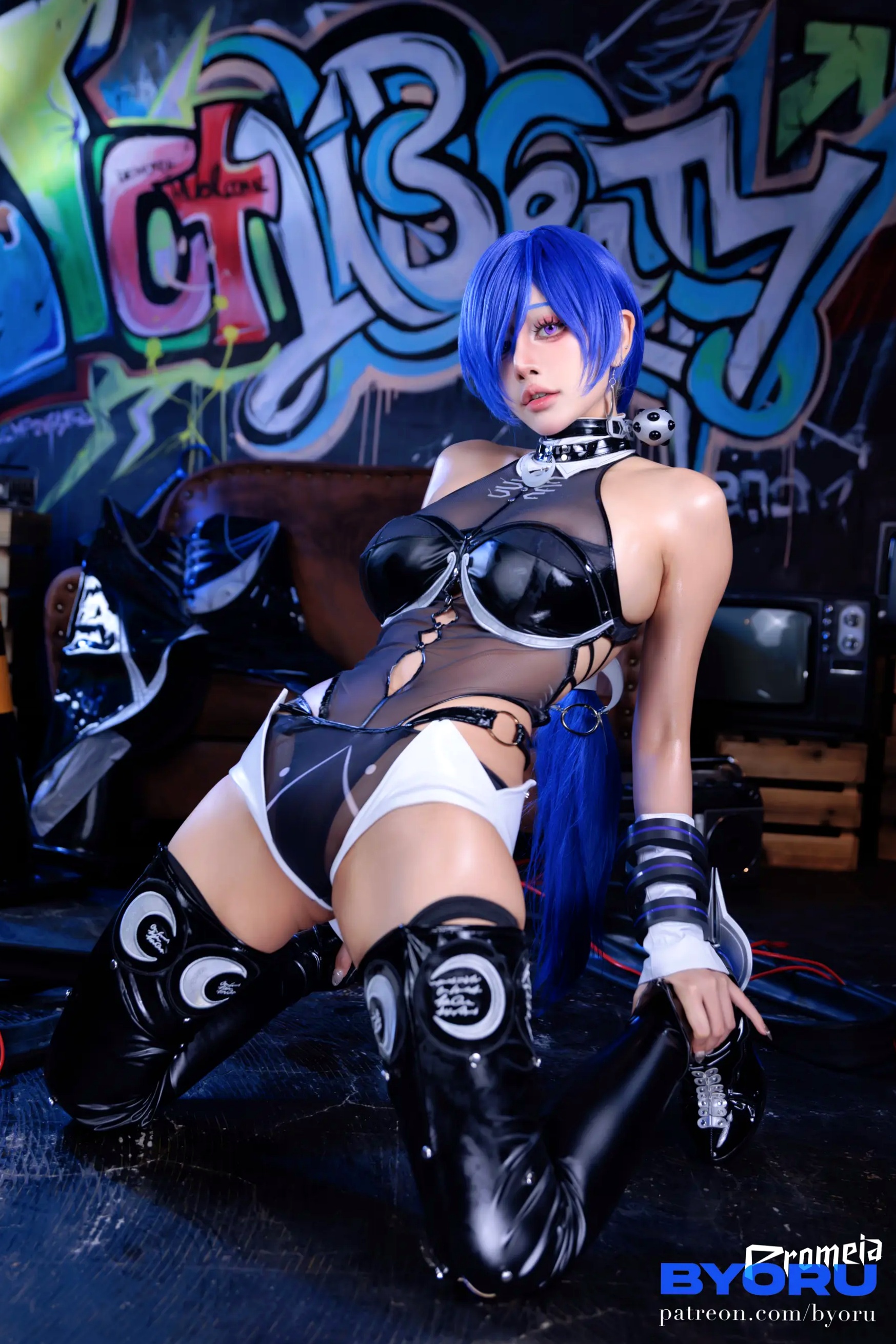 Byoru - 绝区零Cosplay性感连体衣写真，极致身材与前卫涂鸦风格，大尺度福利套图