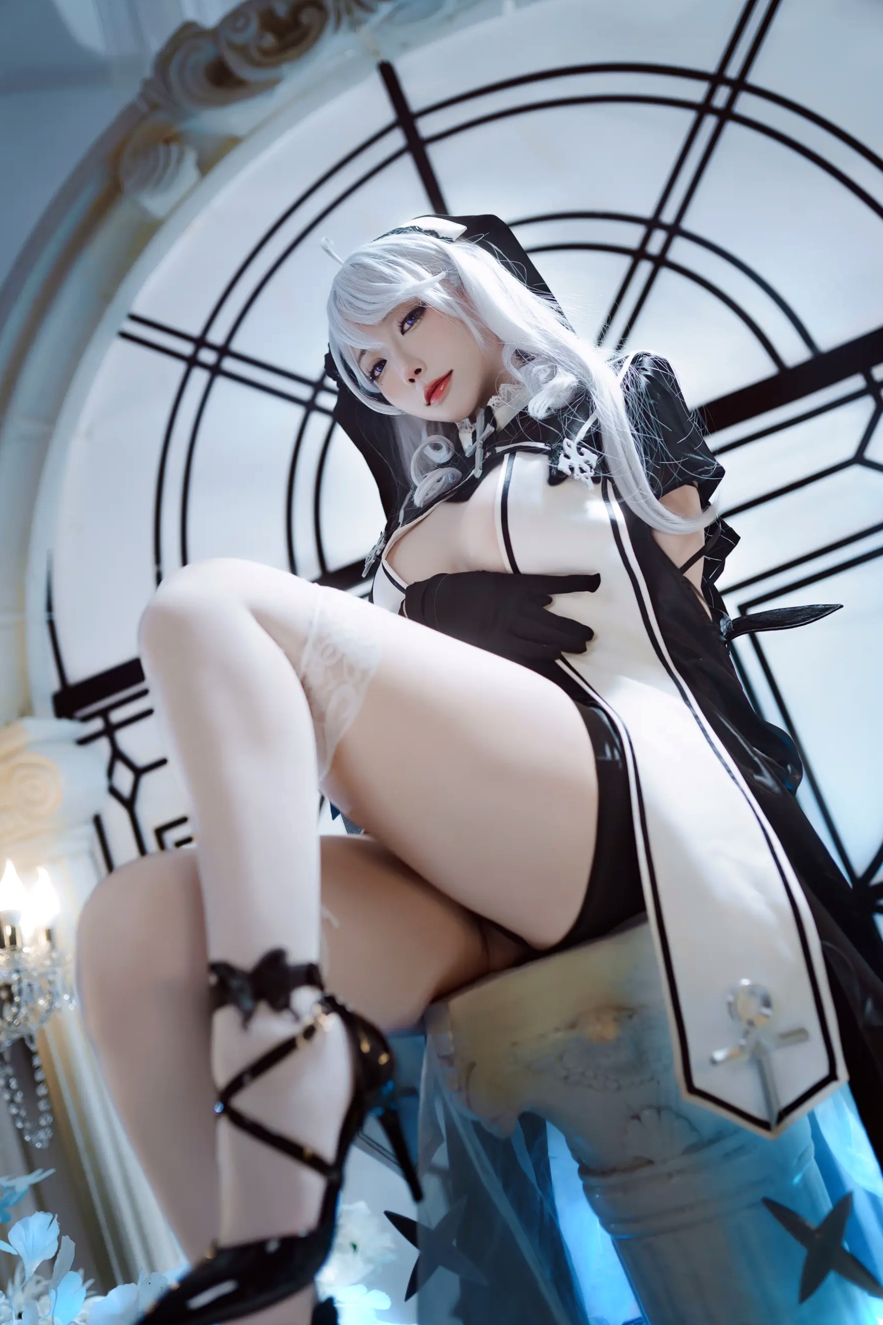 宫本桜 - 碧蓝航线阿尔及利亚高清cosplay写真集，冷艳哥特风制服诱惑，绝美银发少女极致出镜 [21P]