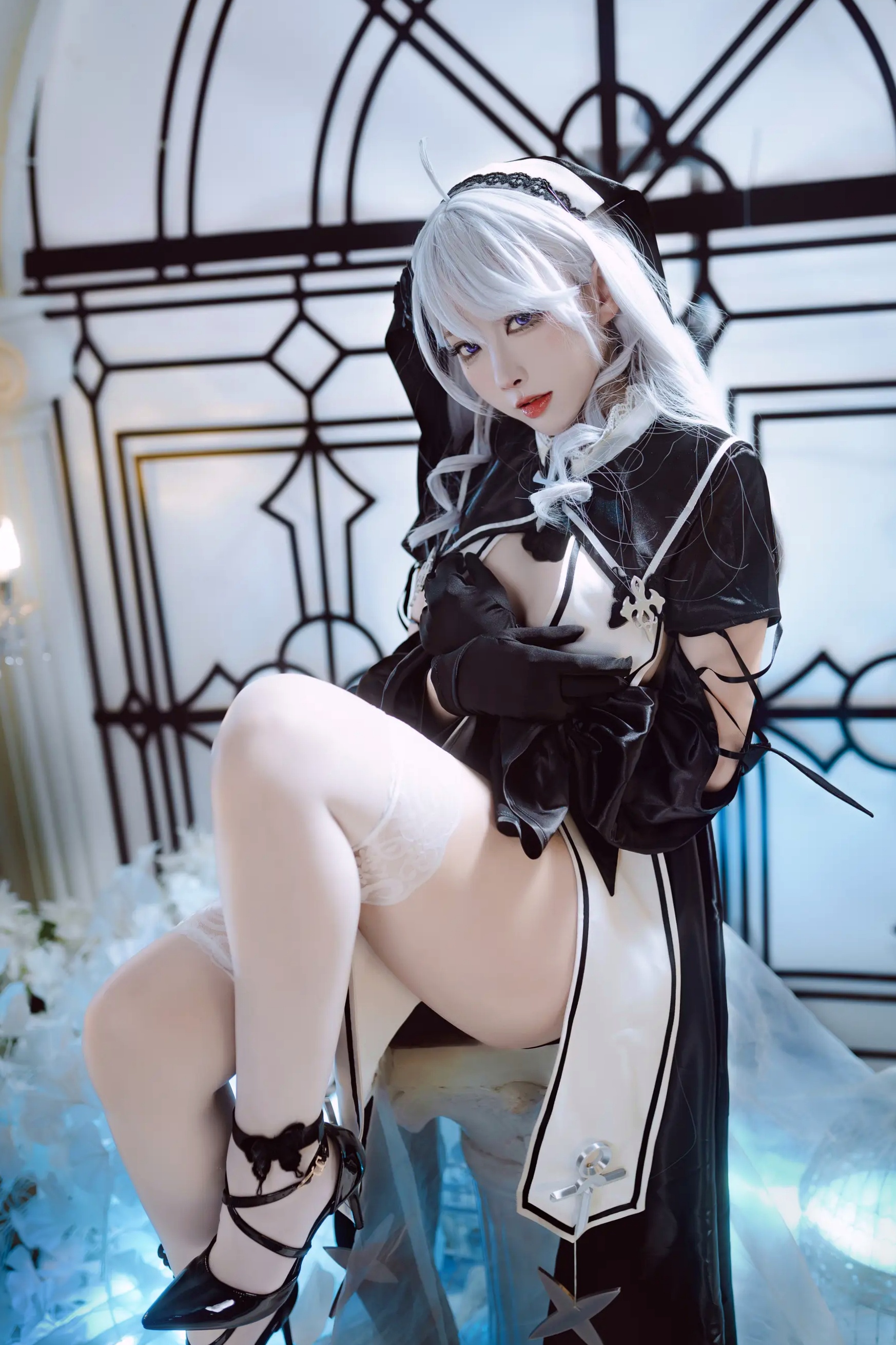 宫本桜 - 碧蓝航线阿尔及利亚高清cosplay写真集，冷艳哥特风制服诱惑，绝美银发少女极致出镜 [21P]