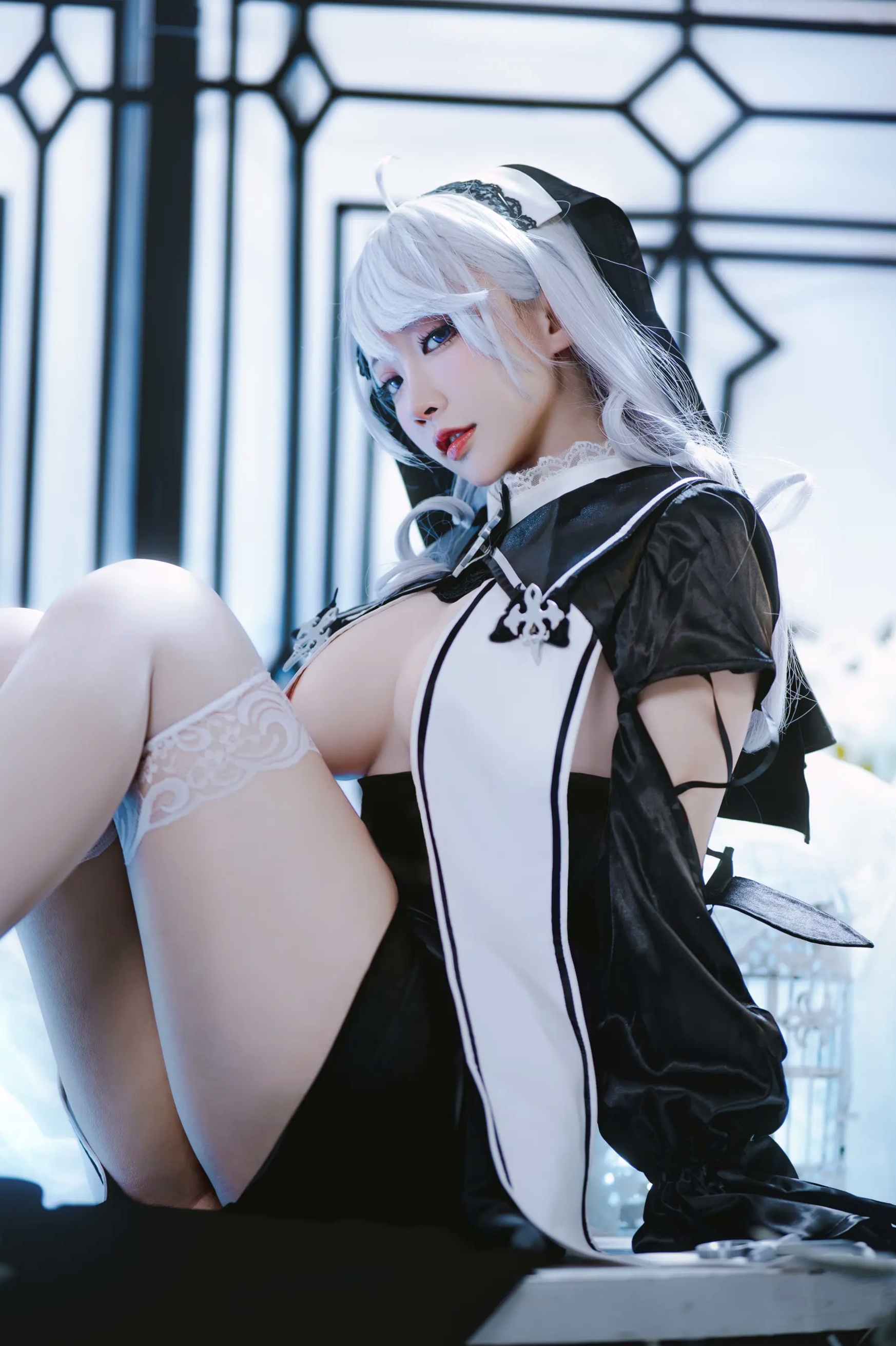 宫本桜 - 碧蓝航线阿尔及利亚高清cosplay写真集，冷艳哥特风制服诱惑，绝美银发少女极致出镜 [21P]
