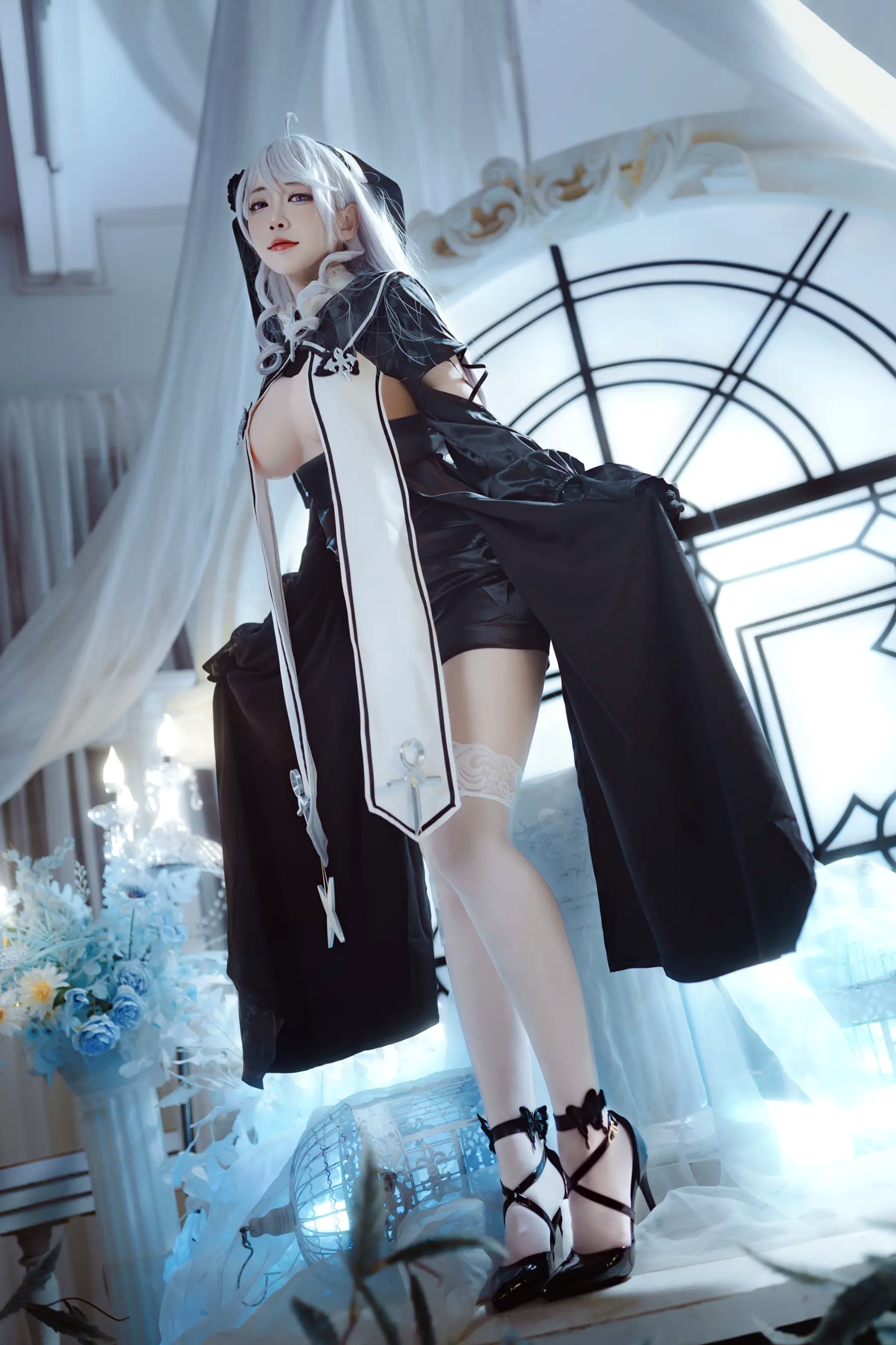 宫本桜 - 碧蓝航线阿尔及利亚高清cosplay写真集，冷艳哥特风制服诱惑，绝美银发少女极致出镜 [21P]