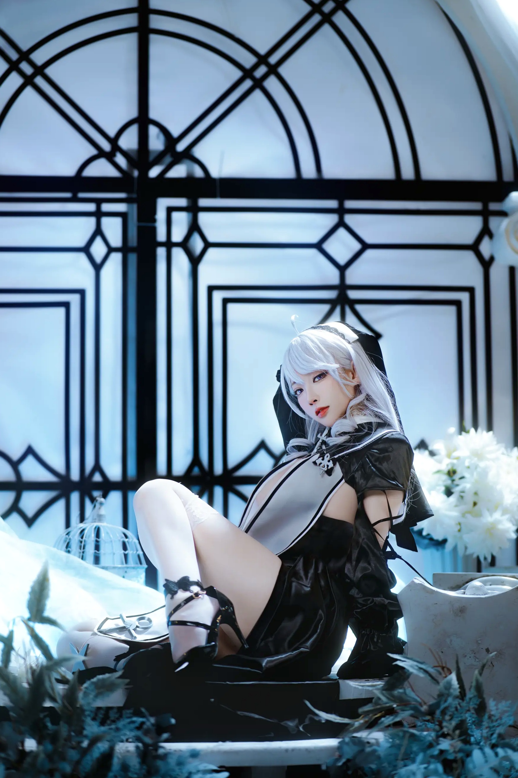宫本桜 - 碧蓝航线阿尔及利亚高清cosplay写真集，冷艳哥特风制服诱惑，绝美银发少女极致出镜 [21P]