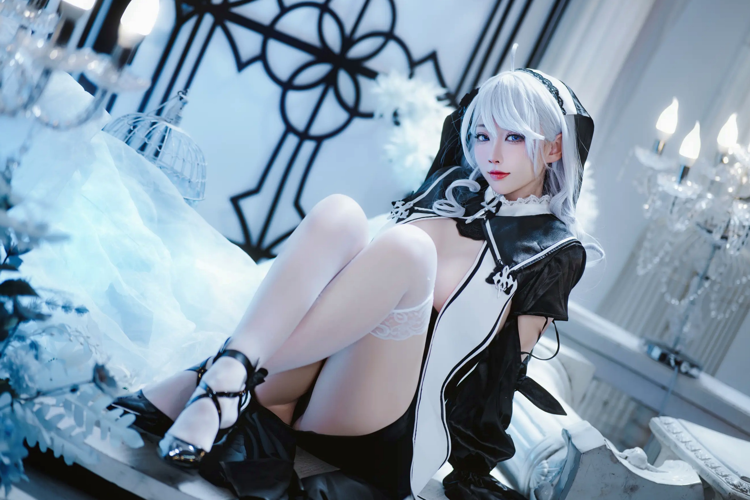 宫本桜 - 碧蓝航线阿尔及利亚高清cosplay写真集，冷艳哥特风制服诱惑，绝美银发少女极致出镜 [21P]