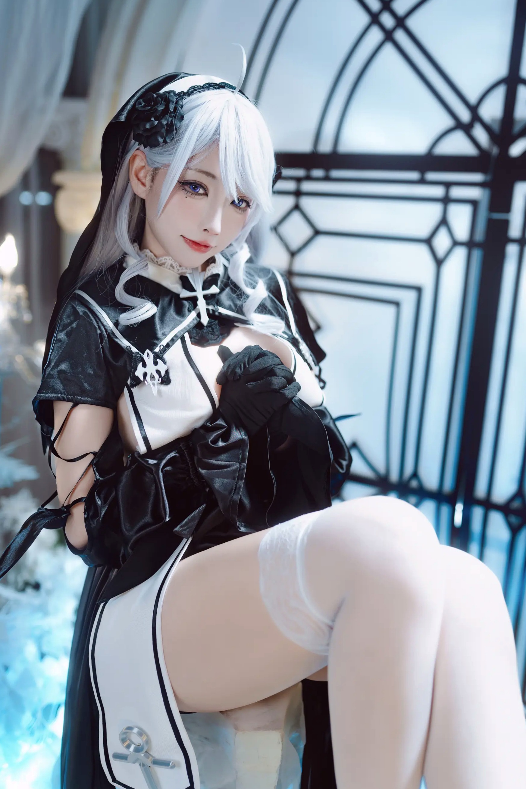 宫本桜 - 碧蓝航线阿尔及利亚高清cosplay写真集，冷艳哥特风制服诱惑，绝美银发少女极致出镜 [21P]