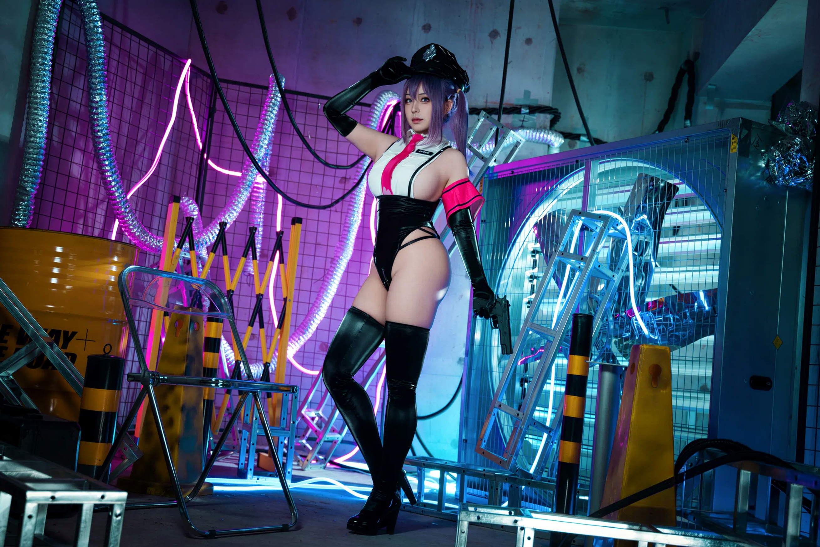 Gallery - 虎森森(涩氨酸San) 赛博朋克警花角色扮演 霓虹灯下性感漆皮制服诱惑写真性感诱惑制服角色扮演大尺度 女神私房照_秀色女神 - image 2