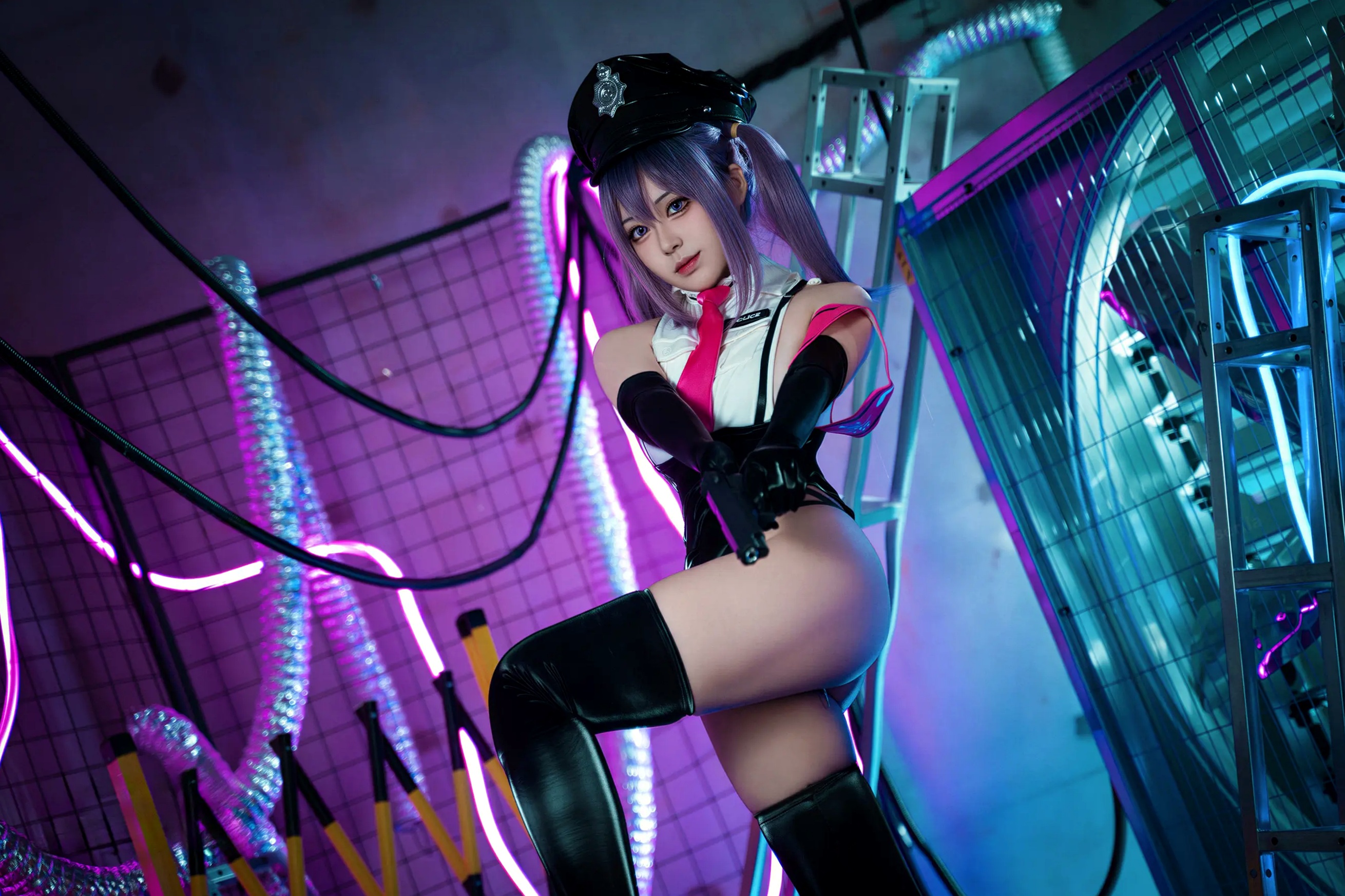 Gallery - 虎森森(涩氨酸San) 赛博朋克警花角色扮演 霓虹灯下性感漆皮制服诱惑写真性感诱惑制服角色扮演大尺度 女神私房照_秀色女神 - image 6