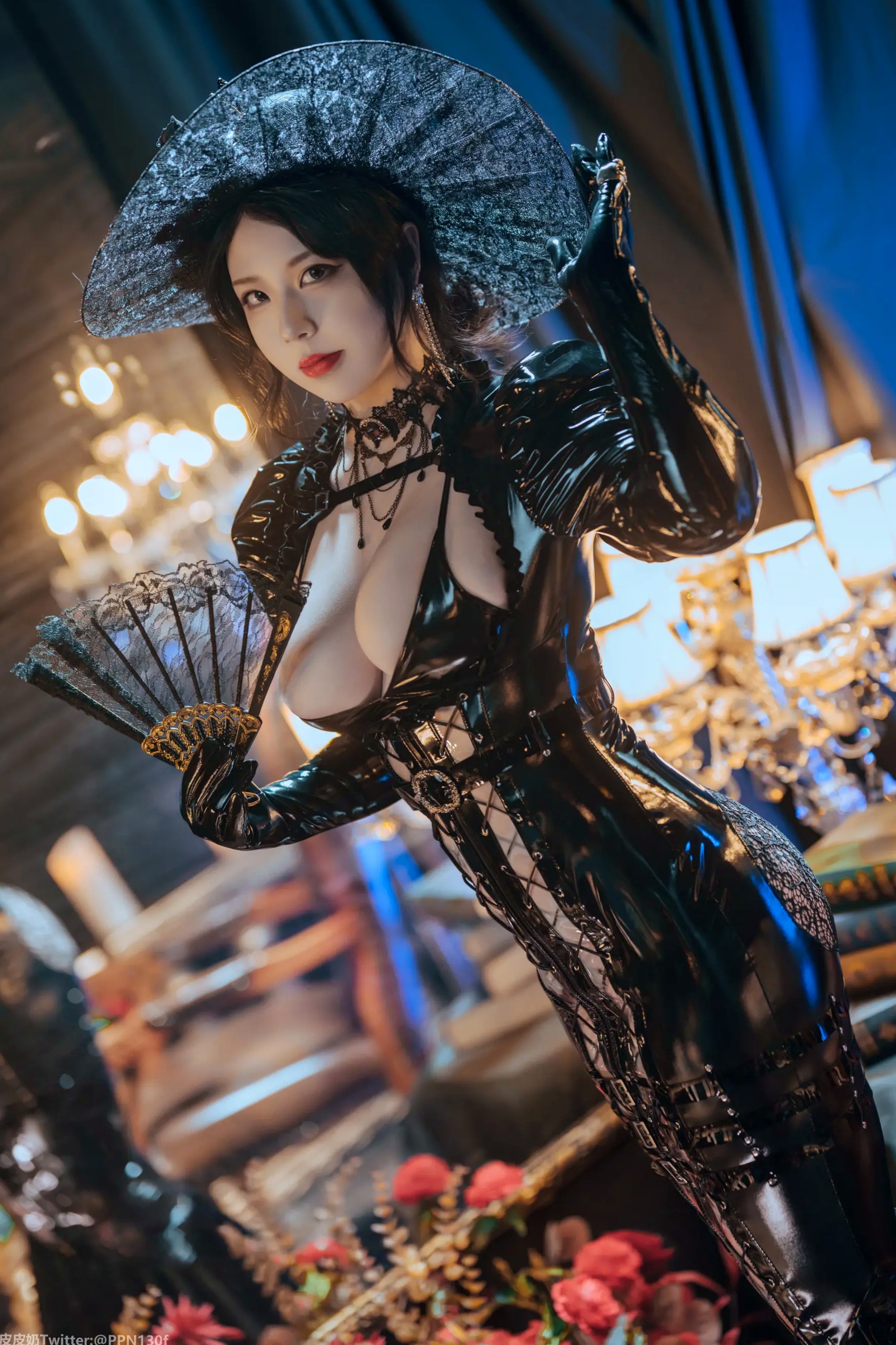 Gallery - 皮皮奶可可爱了啦 - 莉莉丝：暗黑哥特风漆皮束身女巫角色扮演，冷艳红唇红玫瑰，极致曲线诱惑 [40P]性感诱惑人间胸器角色扮演冷艳 女神私房照_秀色女神 - image 2