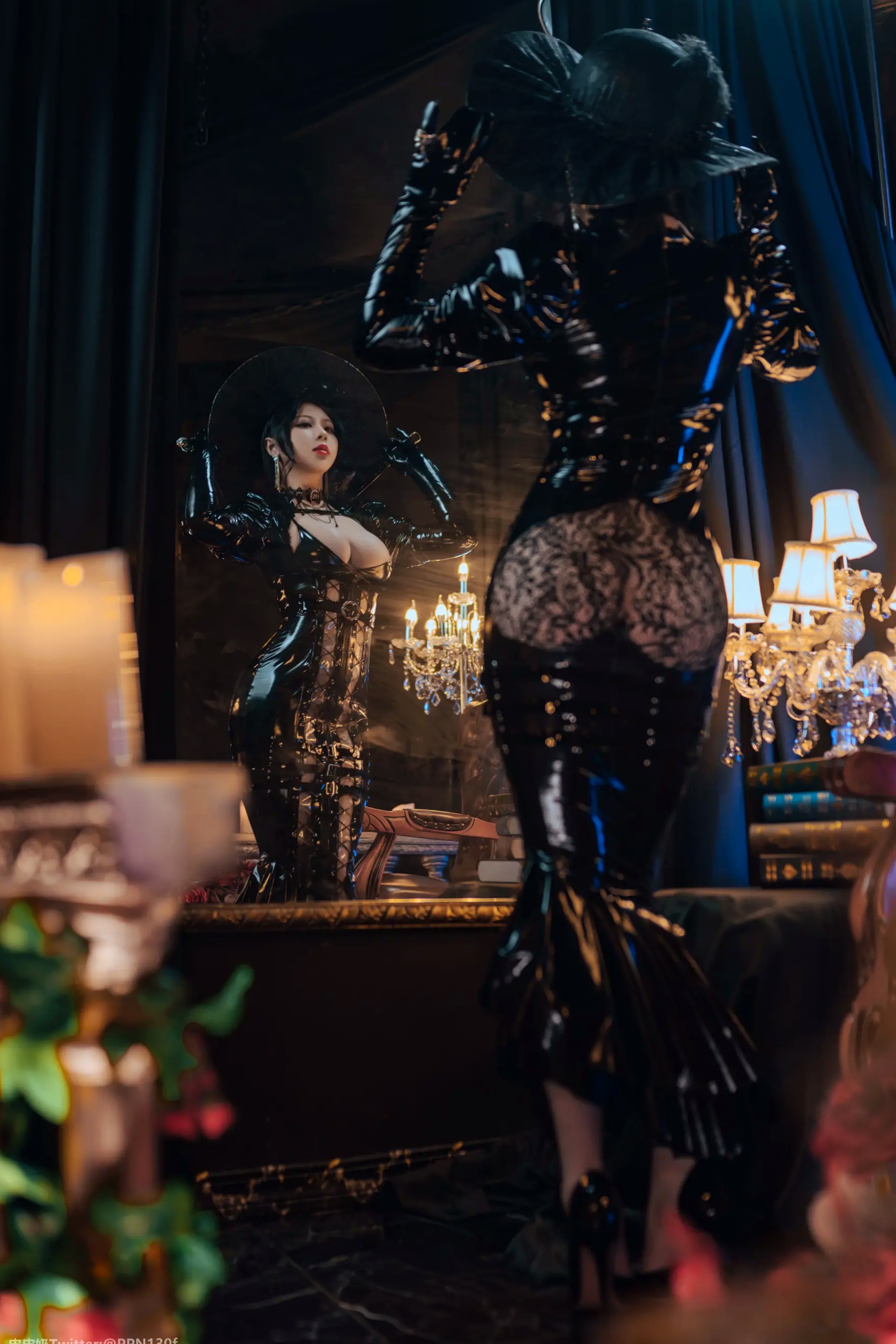 皮皮奶可可爱了啦 - 莉莉丝：暗黑哥特风漆皮束身女巫角色扮演，冷艳红唇红玫瑰，极致曲线诱惑 [40P]