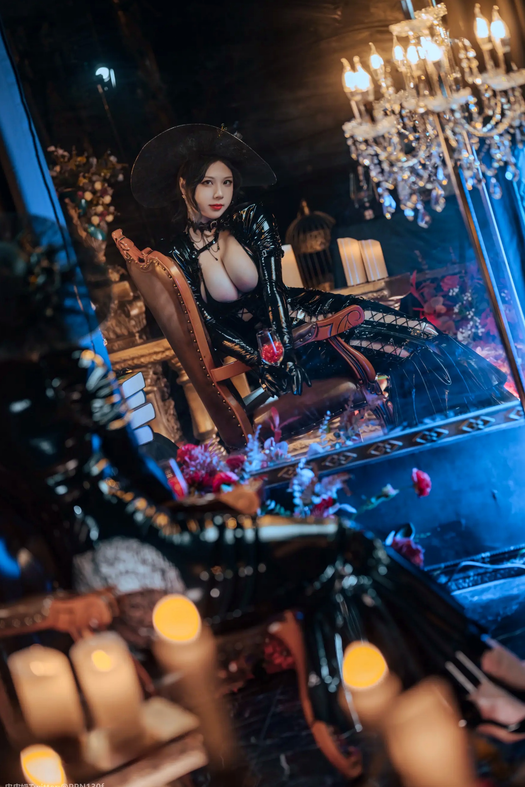 皮皮奶可可爱了啦 - 莉莉丝：暗黑哥特风漆皮束身女巫角色扮演，冷艳红唇红玫瑰，极致曲线诱惑 [40P]