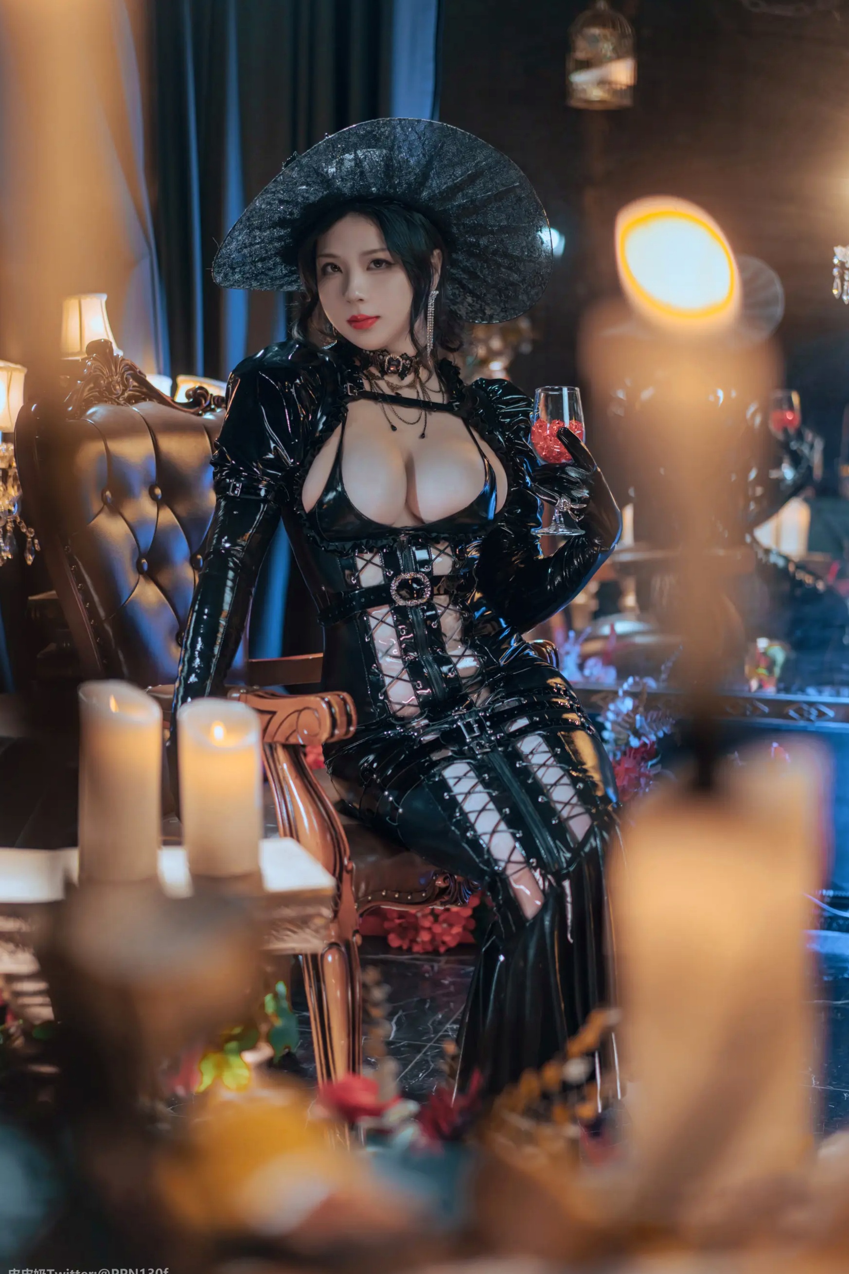 皮皮奶可可爱了啦 - 莉莉丝：暗黑哥特风漆皮束身女巫角色扮演，冷艳红唇红玫瑰，极致曲线诱惑 [40P]