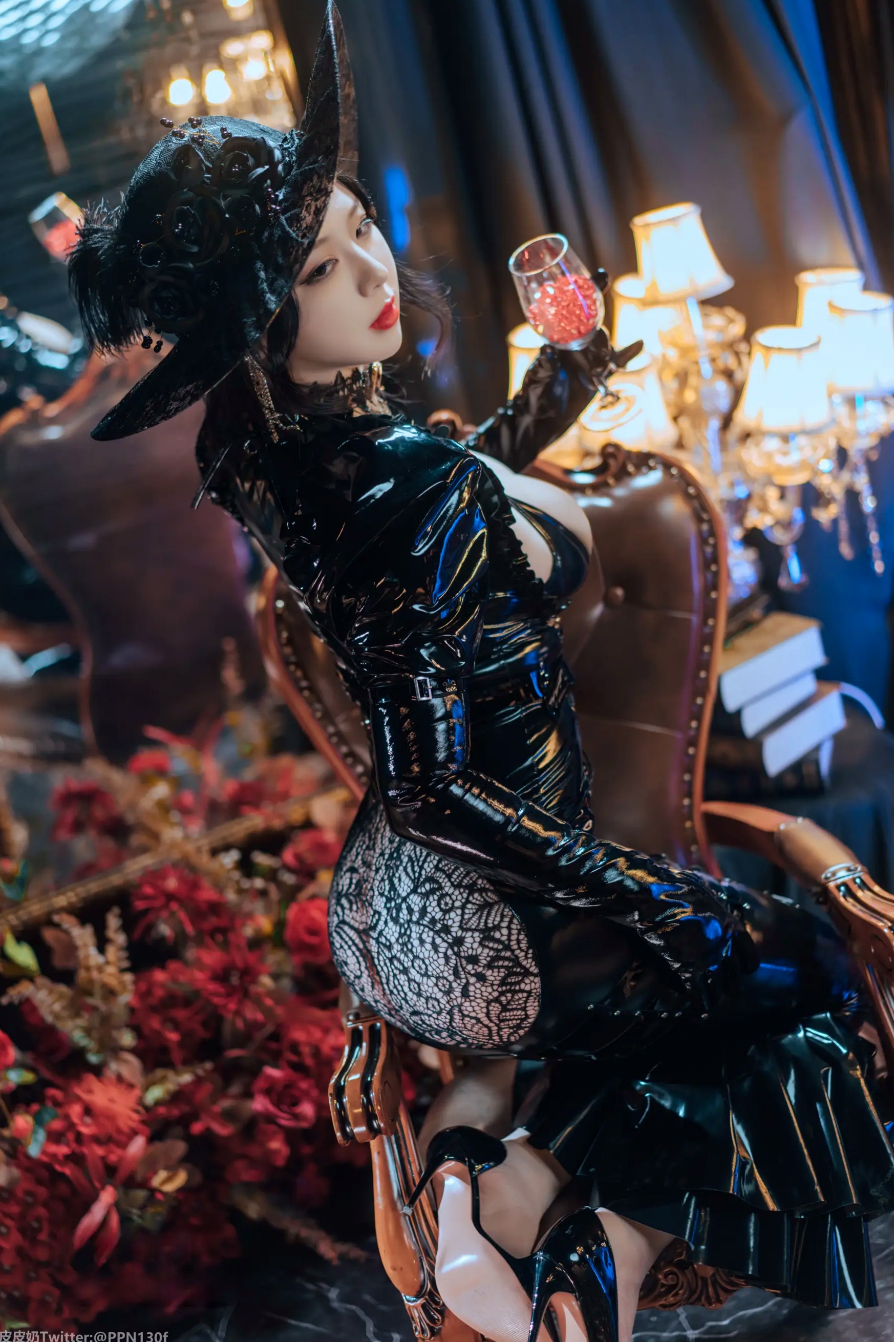 皮皮奶可可爱了啦 - 莉莉丝：暗黑哥特风漆皮束身女巫角色扮演，冷艳红唇红玫瑰，极致曲线诱惑 [40P]