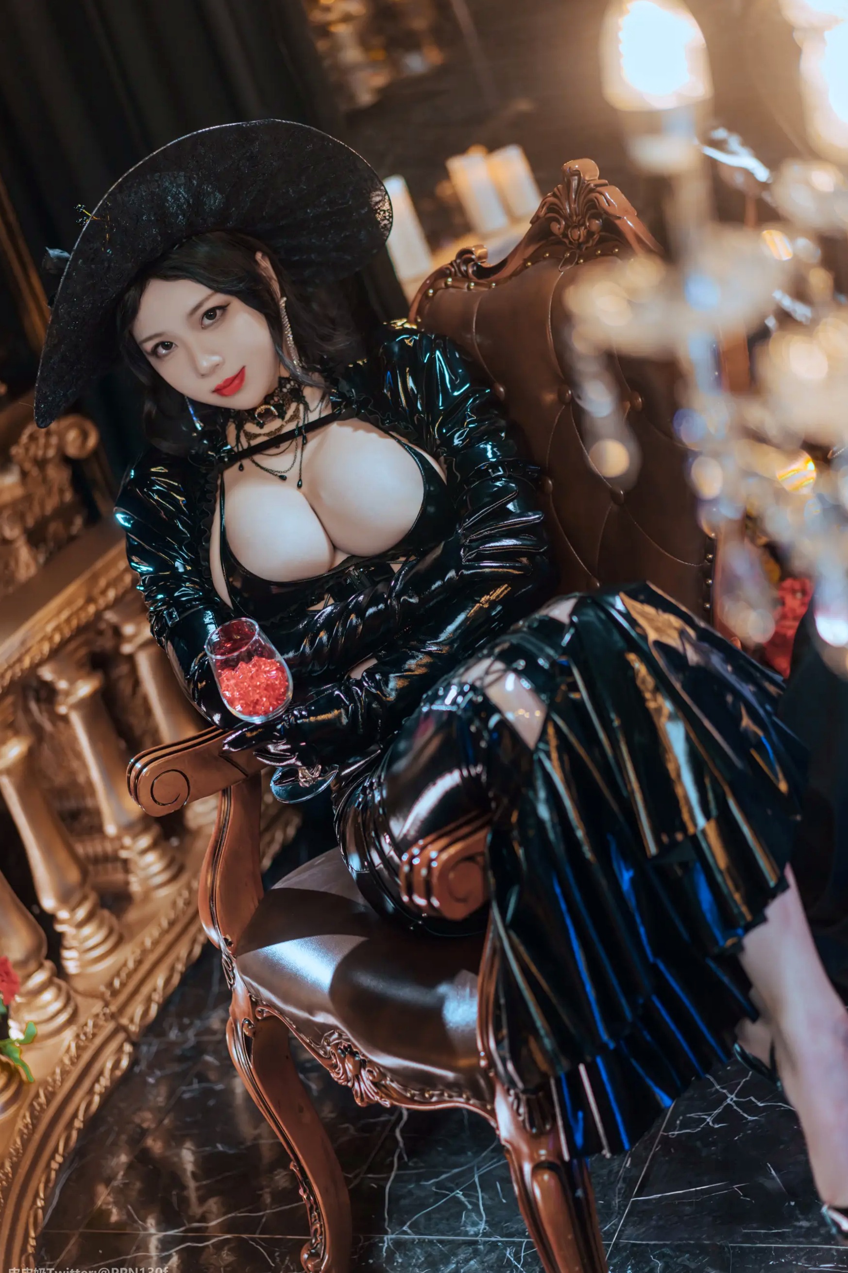 皮皮奶可可爱了啦 - 莉莉丝：暗黑哥特风漆皮束身女巫角色扮演，冷艳红唇红玫瑰，极致曲线诱惑 [40P]