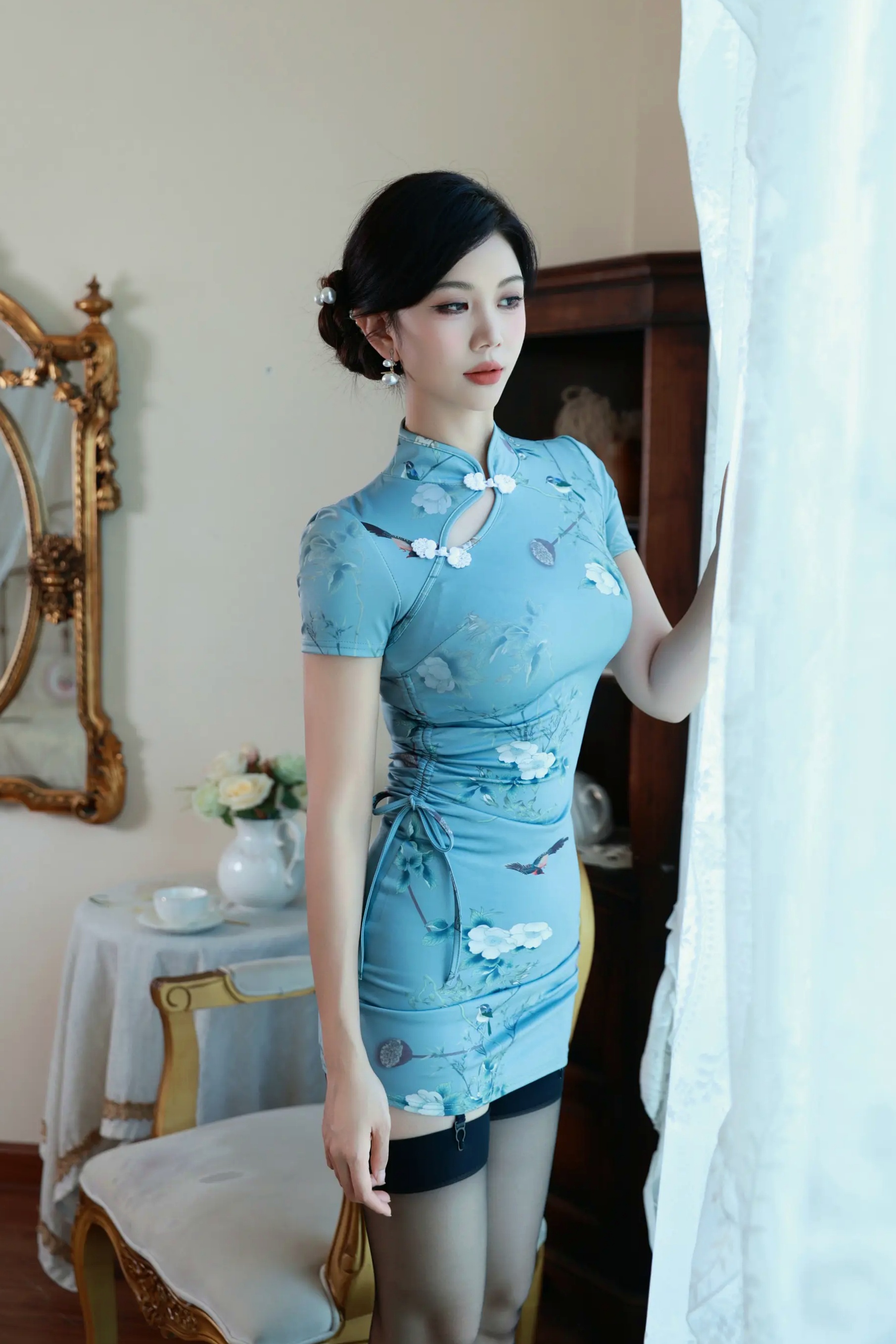 [XR] 玫瑰我爱你 旗袍美女：改良旗袍黑丝吊带袜私房大尺度诱惑系列[113P]