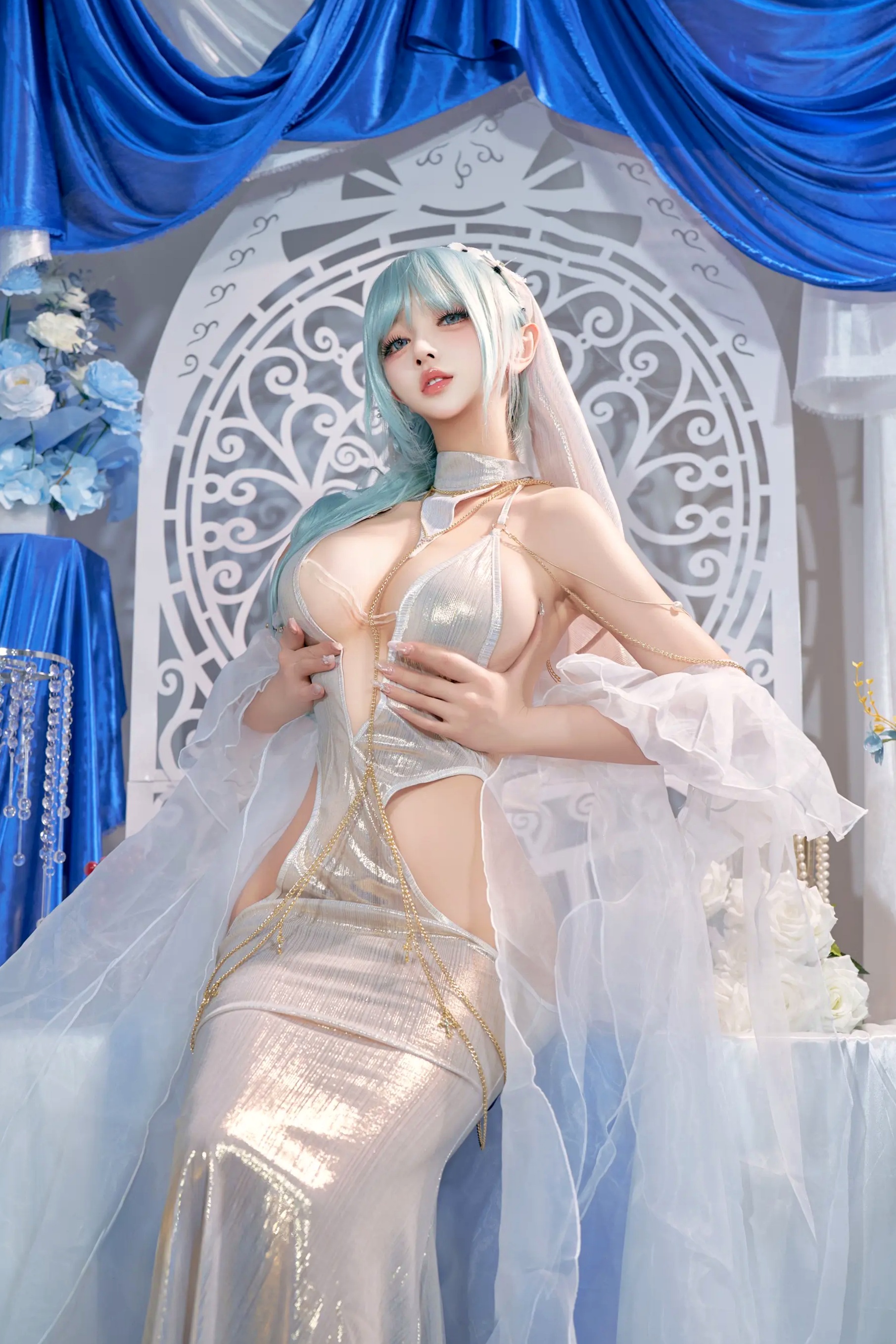 Gallery - 过期米线喵喵《忏悔录》银色抹胸露背礼服唯美Cos，圣女主题极致诱惑写真，尽显女神魅力性感诱惑角色扮演女神大尺度 女神私房照_秀色女神 - image 6