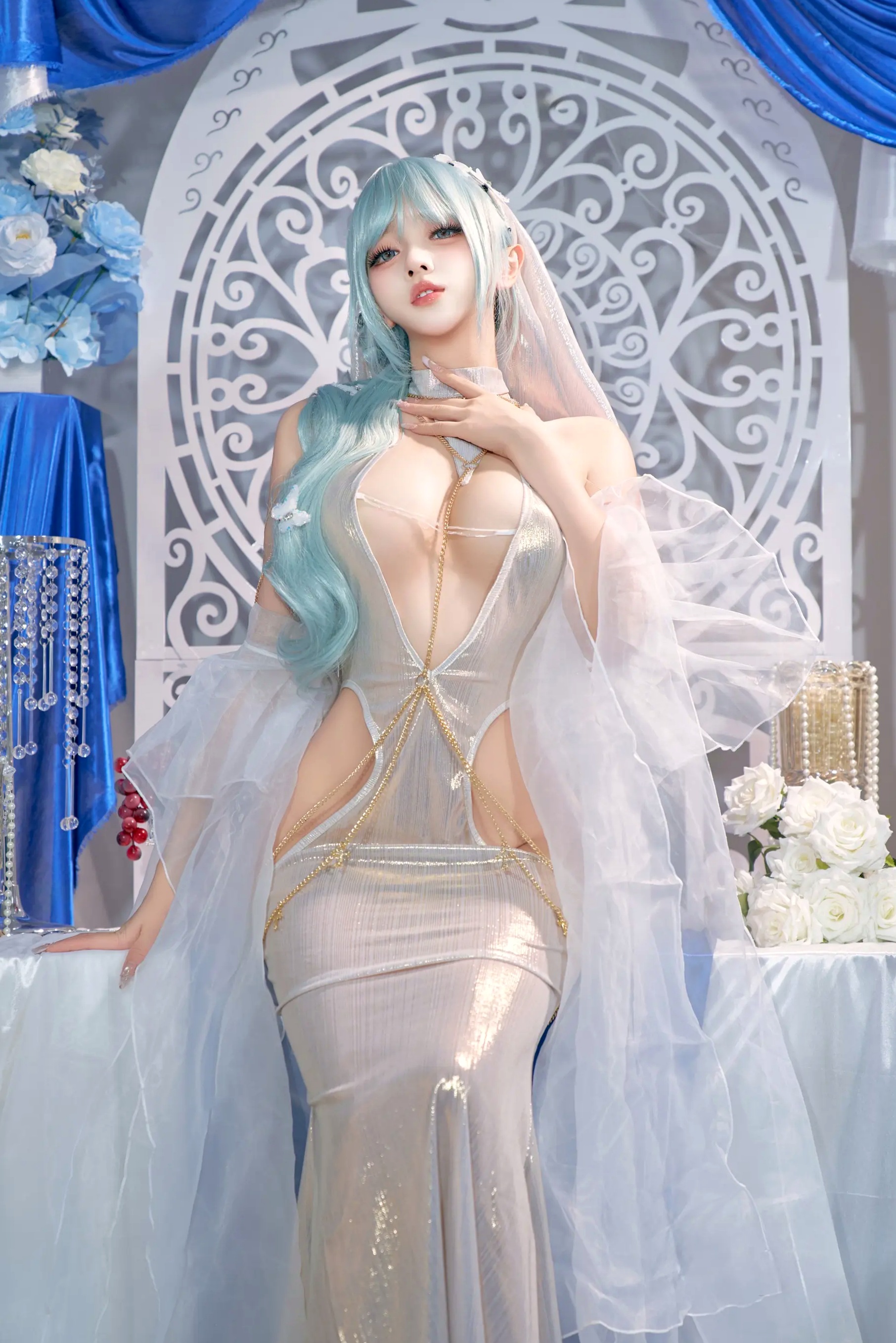 Gallery - 过期米线喵喵《忏悔录》银色抹胸露背礼服唯美Cos，圣女主题极致诱惑写真，尽显女神魅力性感诱惑角色扮演女神大尺度 女神私房照_秀色女神 - image 7