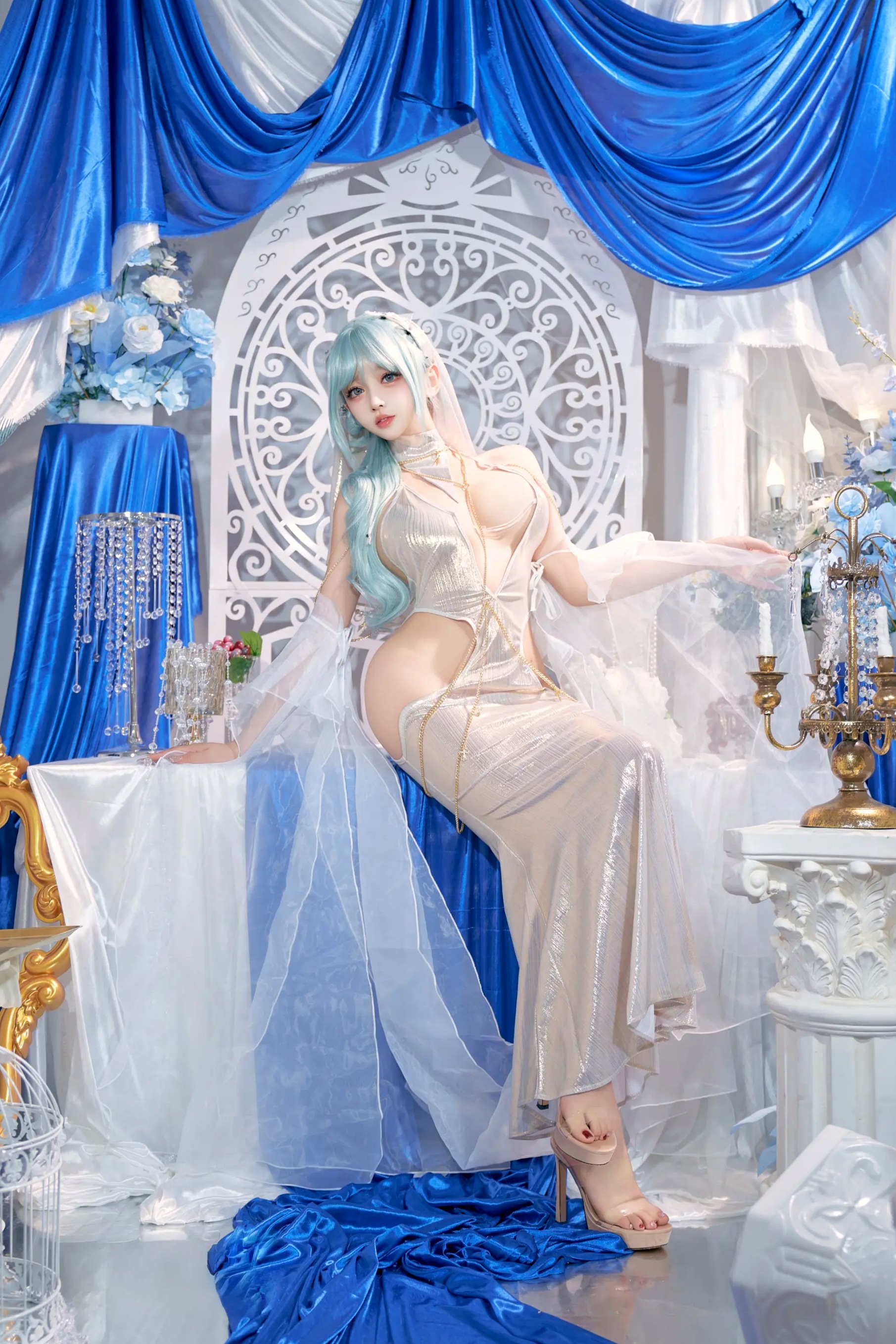 Gallery - 过期米线喵喵《忏悔录》银色抹胸露背礼服唯美Cos，圣女主题极致诱惑写真，尽显女神魅力性感诱惑角色扮演女神大尺度 女神私房照_秀色女神 - image 9