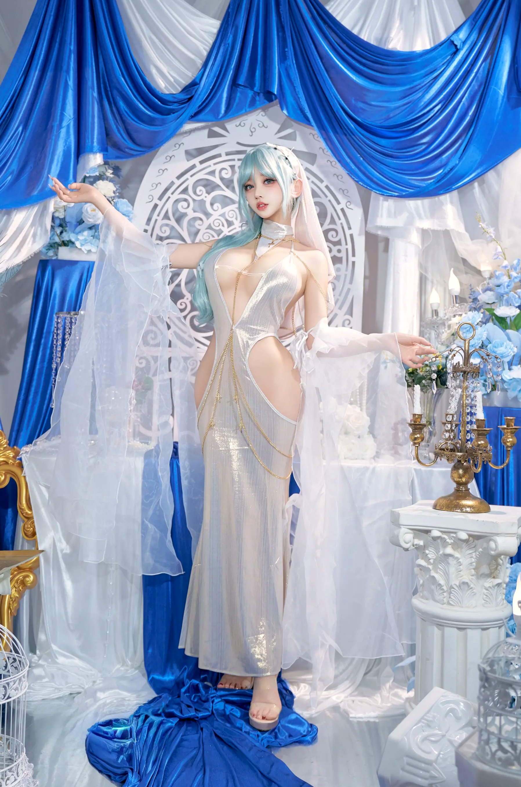 过期米线喵喵《忏悔录》银色抹胸露背礼服唯美Cos，圣女主题极致诱惑写真，尽显女神魅力