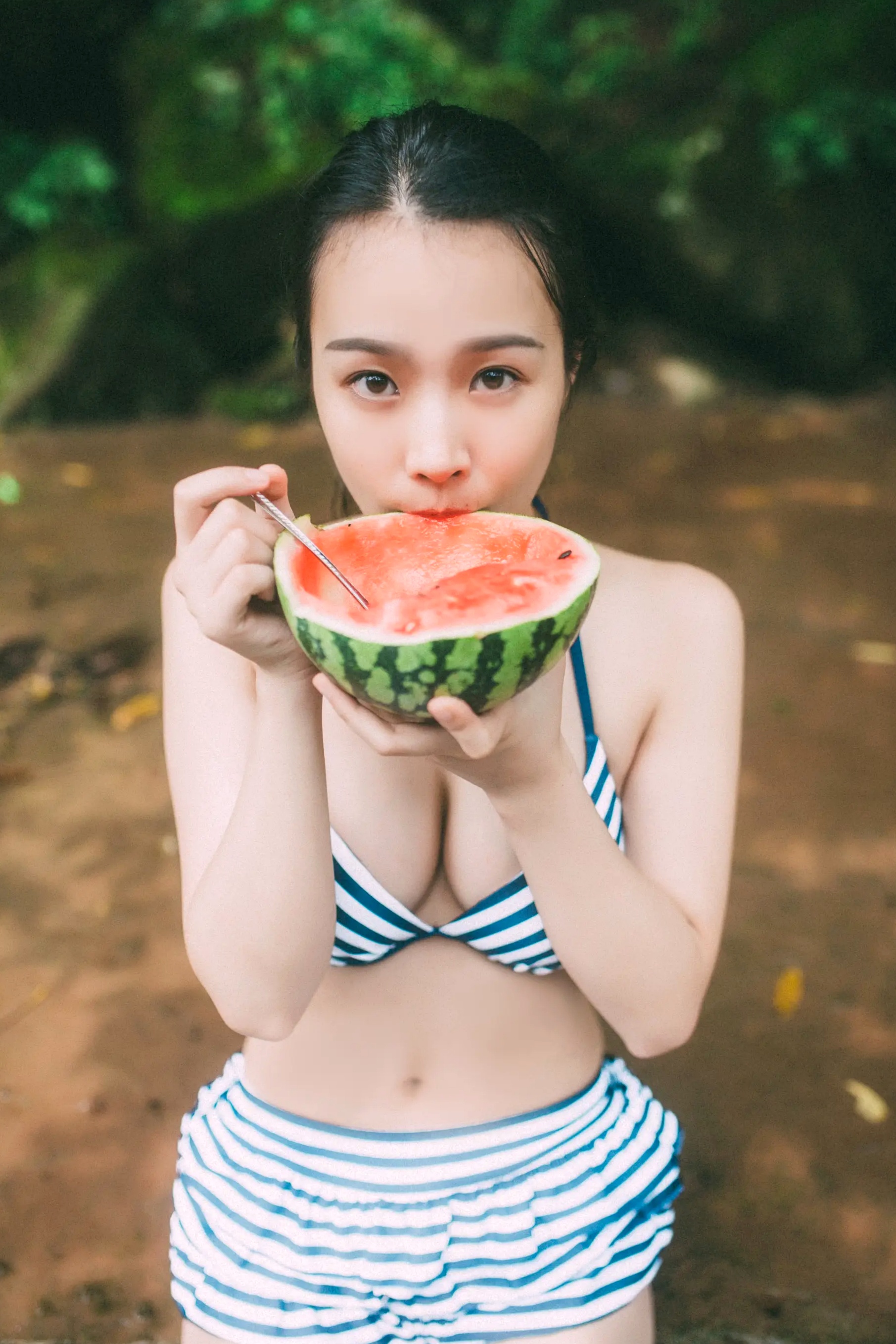 Gallery - [YITUYU]艺图语 - Art Language ：清凉之夏，溪边少女身着条纹比基尼，清纯唯美，夏日泳装清新私房写真清新比基尼户外治愈系私房照 女神私房照_秀色女神 - image 4