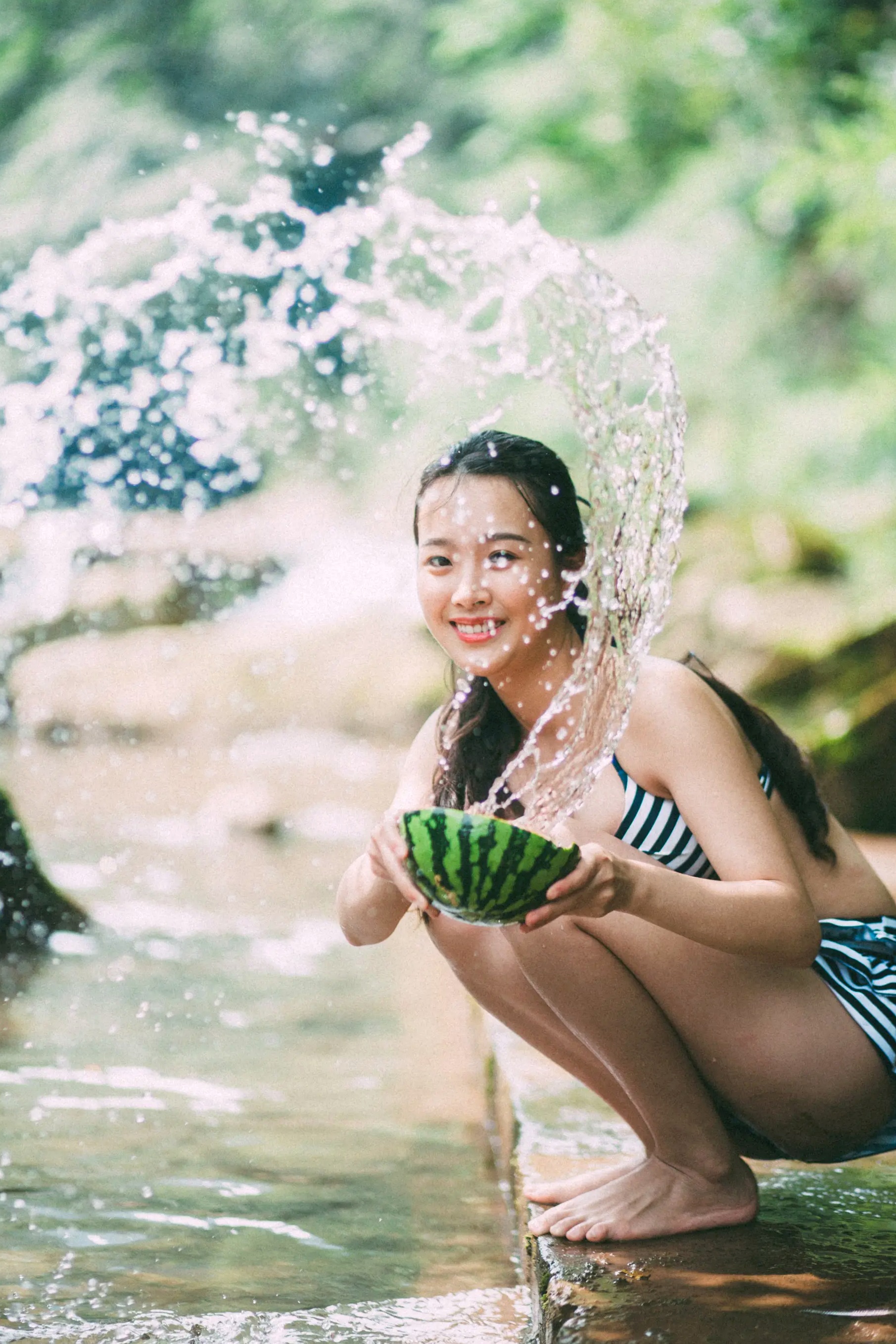 Gallery - [YITUYU]艺图语 - Art Language ：清凉之夏，溪边少女身着条纹比基尼，清纯唯美，夏日泳装清新私房写真清新比基尼户外治愈系私房照 女神私房照_秀色女神 - image 7
