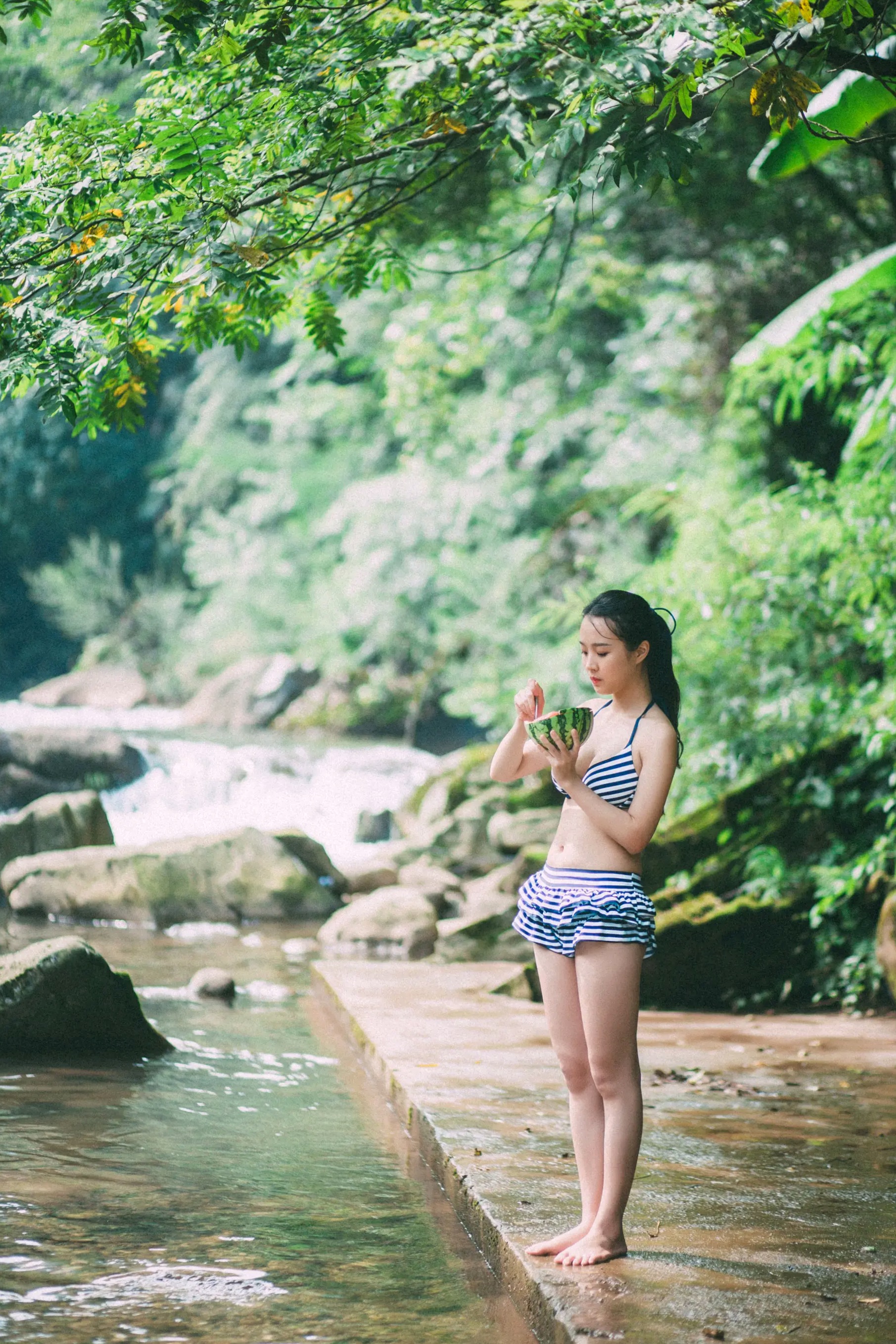 Gallery - [YITUYU]艺图语 - Art Language ：清凉之夏，溪边少女身着条纹比基尼，清纯唯美，夏日泳装清新私房写真清新比基尼户外治愈系私房照 女神私房照_秀色女神 - image 9