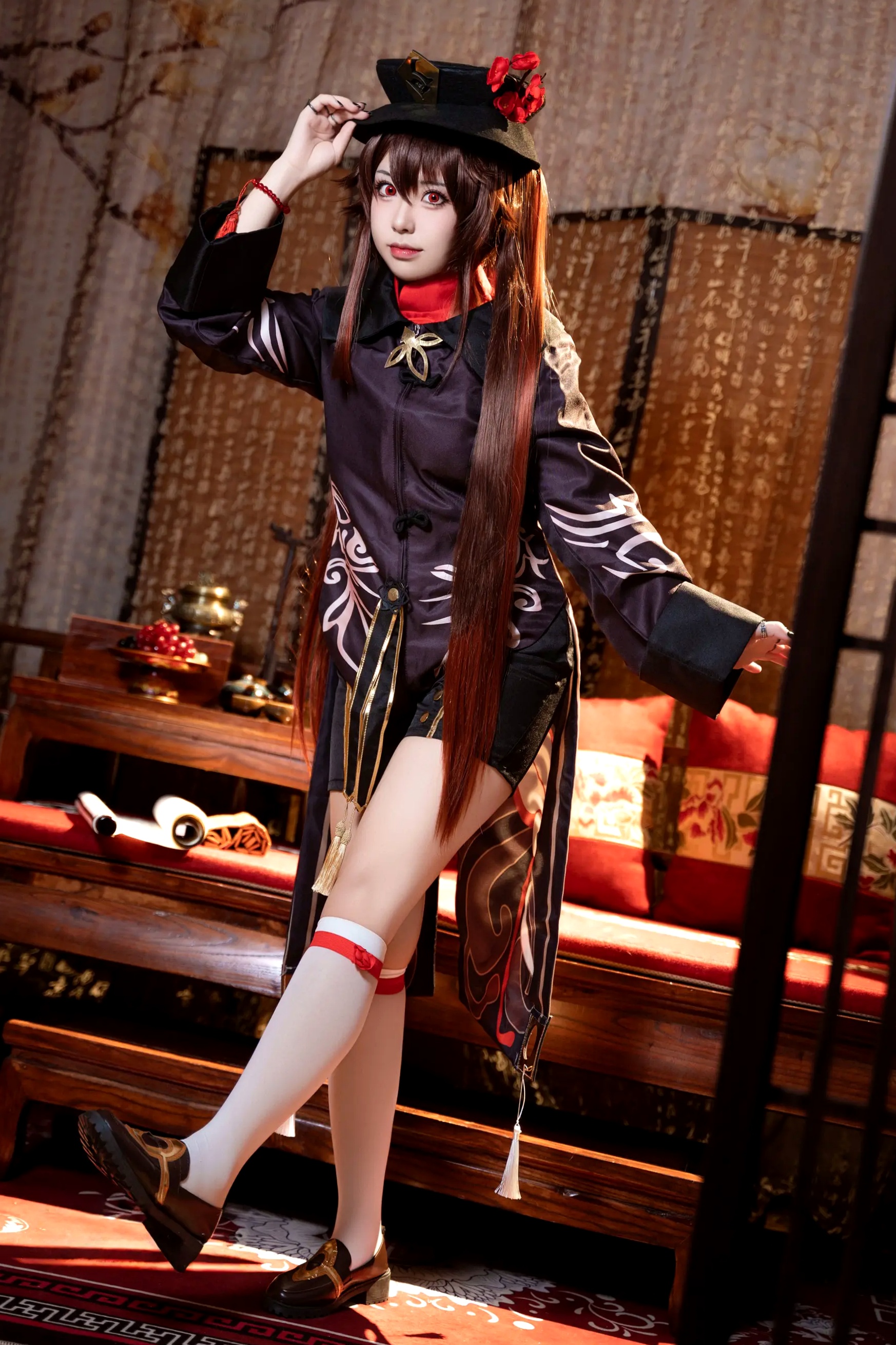 Gallery - 虎森森原神胡桃Cosplay性感女仆装诱惑写真，精致妆容还原二次元魅力[51P]性感诱惑角色扮演私房照 女神私房照_秀色女神 - image 1
