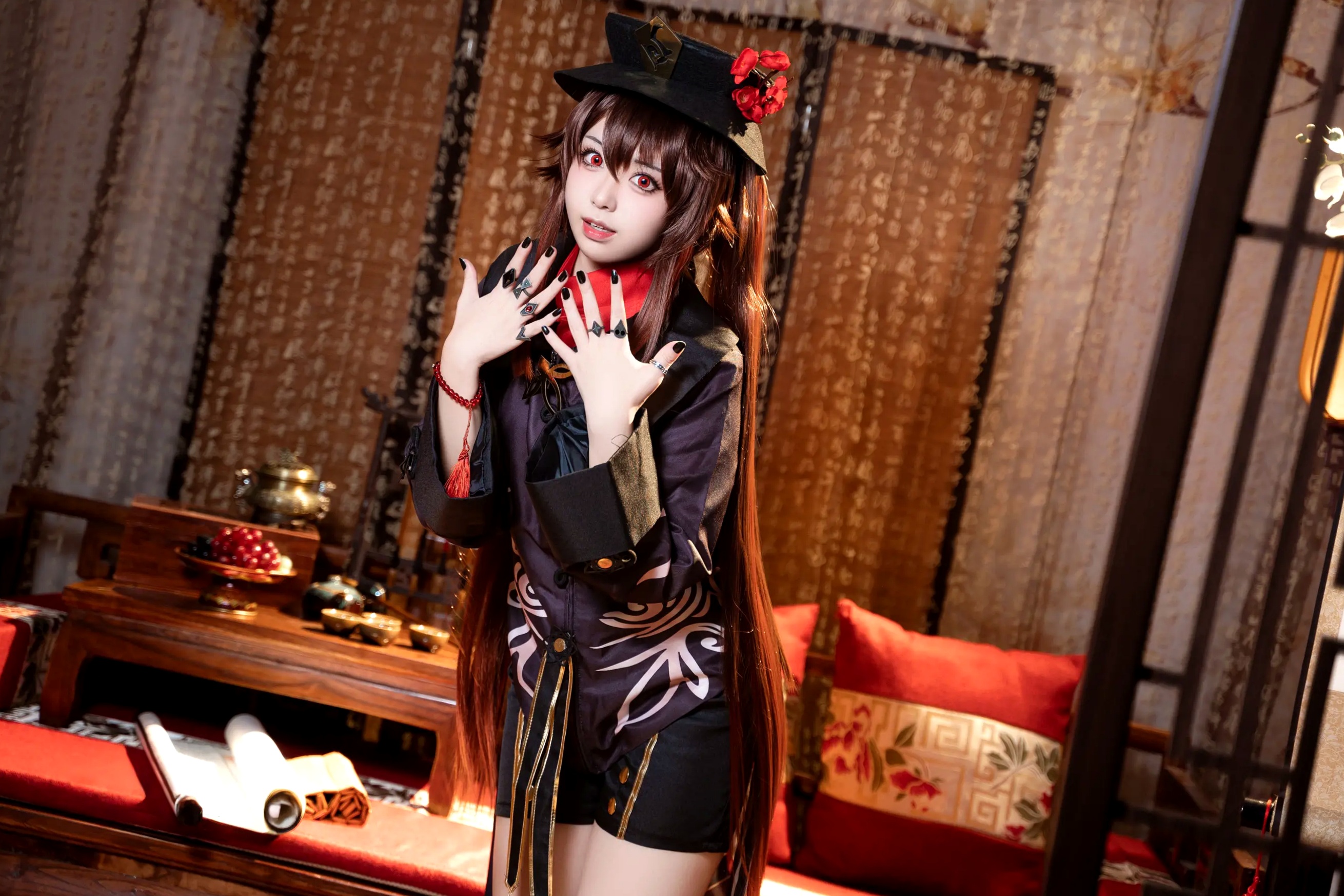Gallery - 虎森森原神胡桃Cosplay性感女仆装诱惑写真，精致妆容还原二次元魅力[51P]性感诱惑角色扮演私房照 女神私房照_秀色女神 - image 2