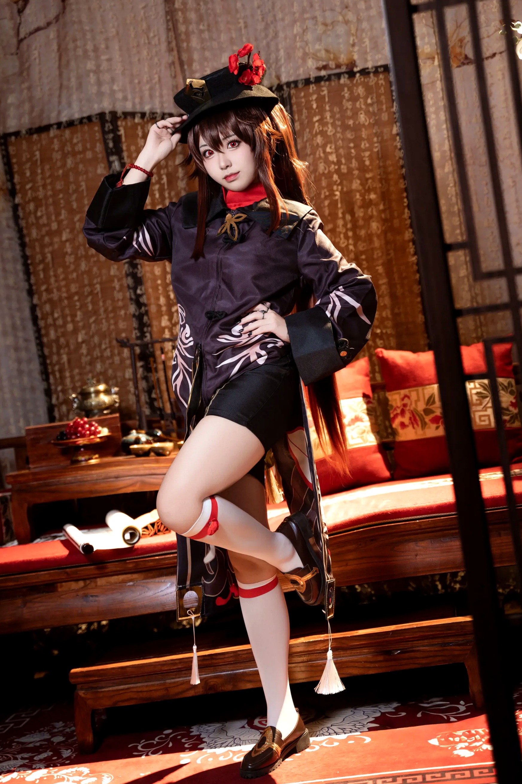 Gallery - 虎森森原神胡桃Cosplay性感女仆装诱惑写真，精致妆容还原二次元魅力[51P]性感诱惑角色扮演私房照 女神私房照_秀色女神 - image 3
