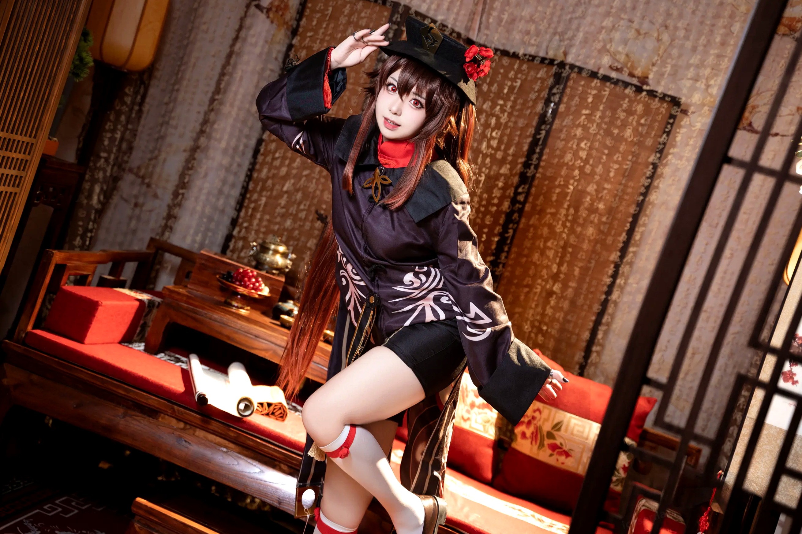 Gallery - 虎森森原神胡桃Cosplay性感女仆装诱惑写真，精致妆容还原二次元魅力[51P]性感诱惑角色扮演私房照 女神私房照_秀色女神 - image 4