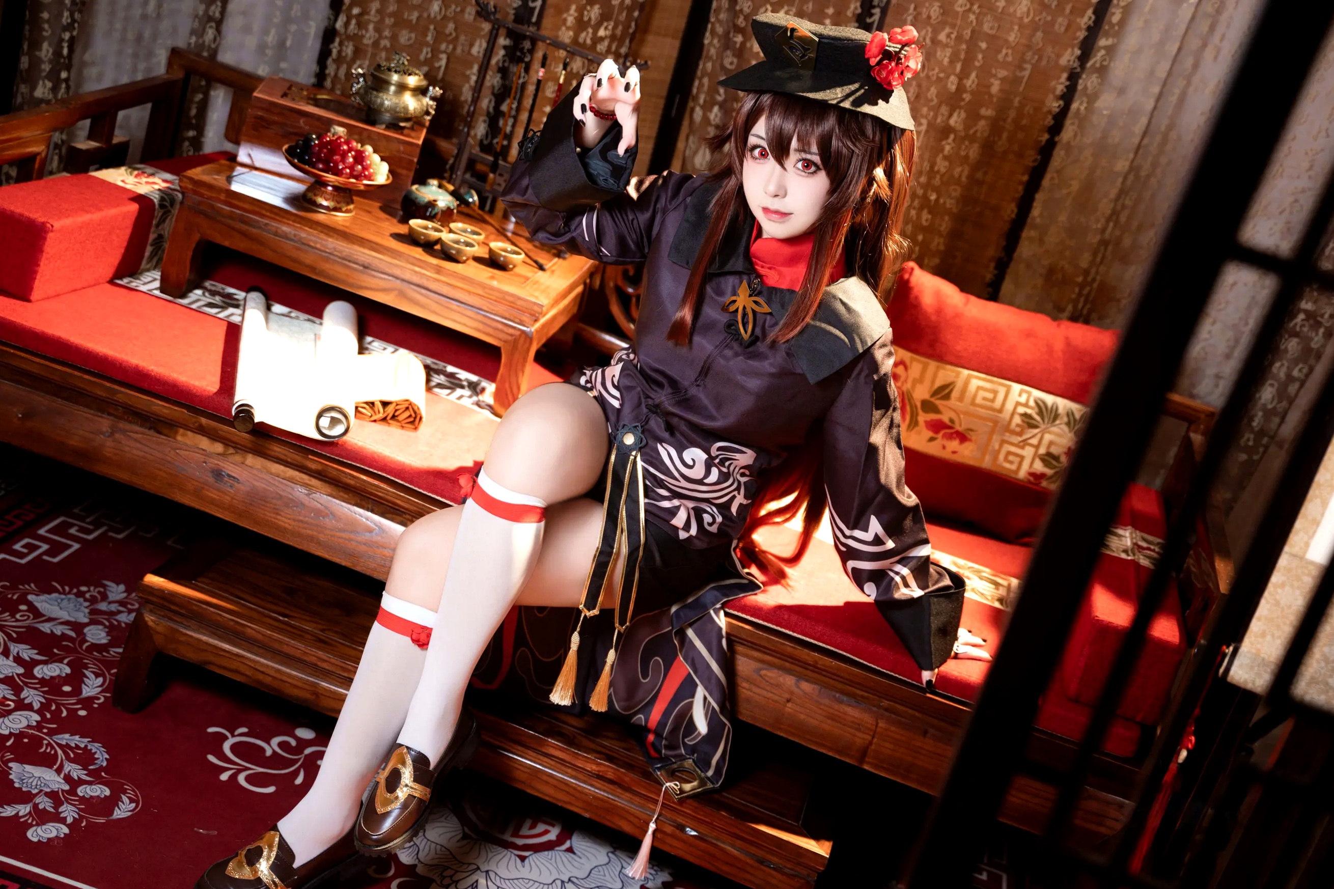 Gallery - 虎森森原神胡桃Cosplay性感女仆装诱惑写真，精致妆容还原二次元魅力[51P]性感诱惑角色扮演私房照 女神私房照_秀色女神 - image 6