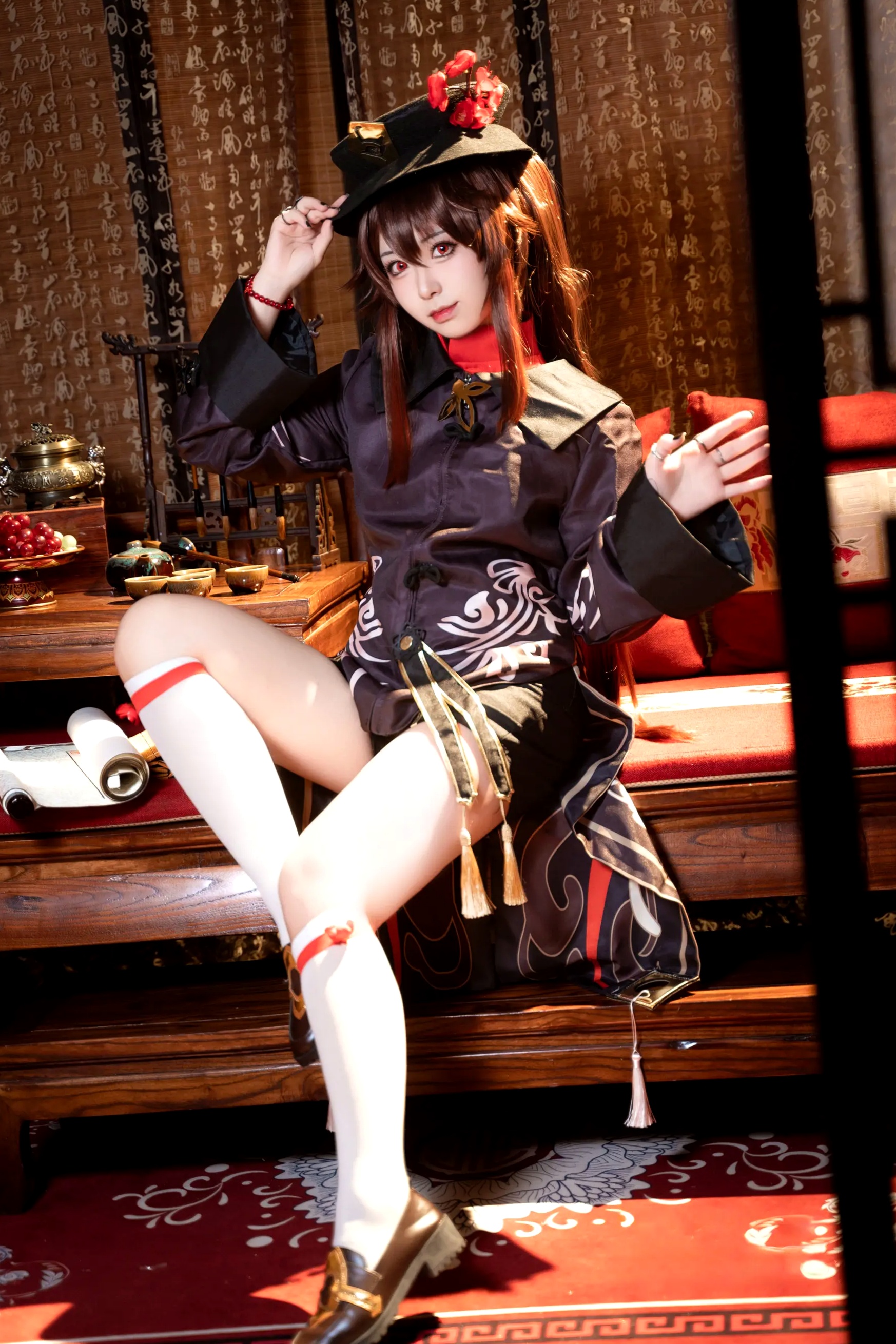 Gallery - 虎森森原神胡桃Cosplay性感女仆装诱惑写真，精致妆容还原二次元魅力[51P]性感诱惑角色扮演私房照 女神私房照_秀色女神 - image 7