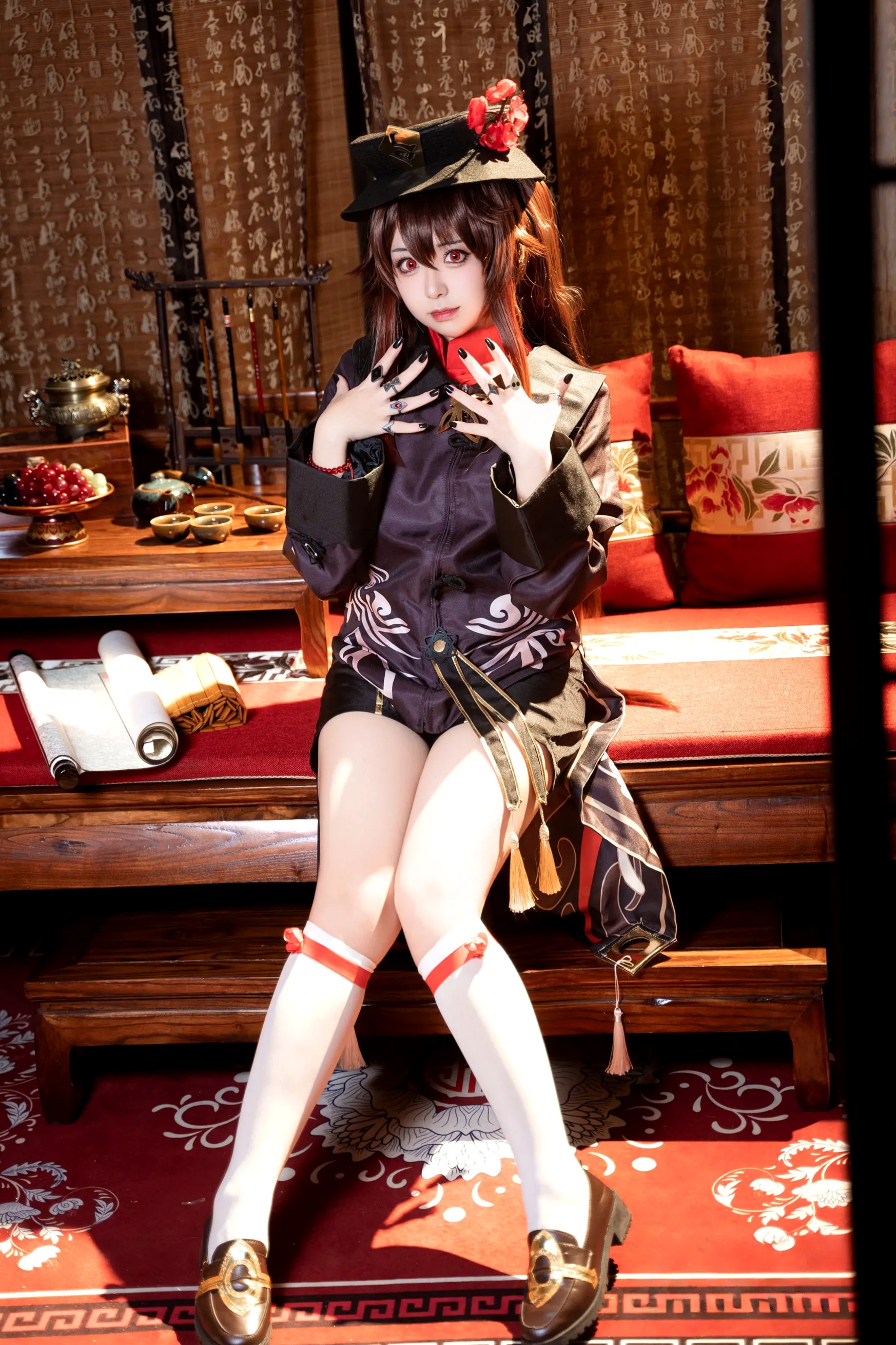Gallery - 虎森森原神胡桃Cosplay性感女仆装诱惑写真，精致妆容还原二次元魅力[51P]性感诱惑角色扮演私房照 女神私房照_秀色女神 - image 8