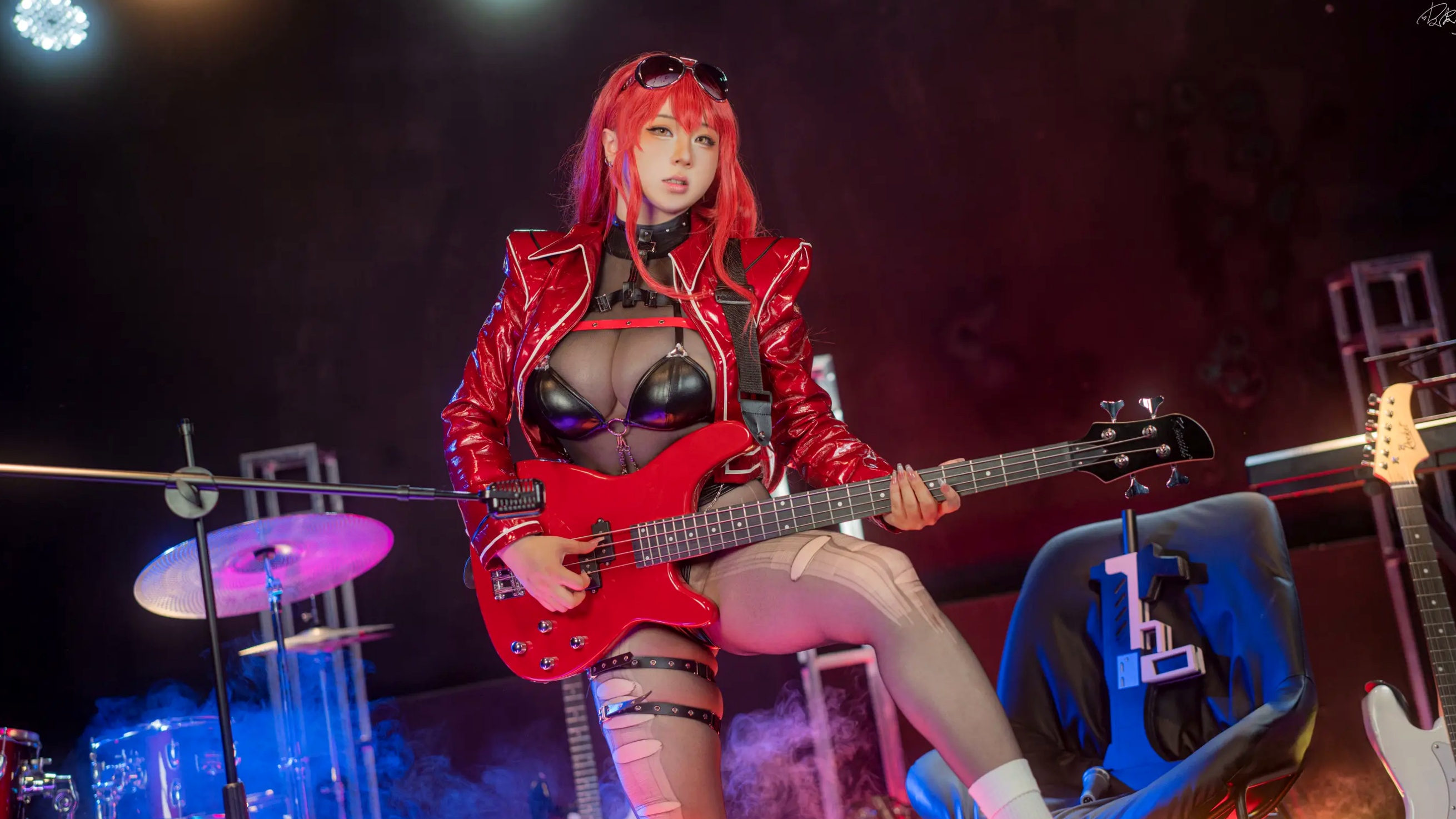 Gallery - 皮皮奶Nikke胜利女神沃伦姆Cosplay - 性感摇滚歌手舞台私房照 极致诱惑大尺度套图角色扮演性感诱惑美腿丝袜 女神私房照_秀色女神 - image 6