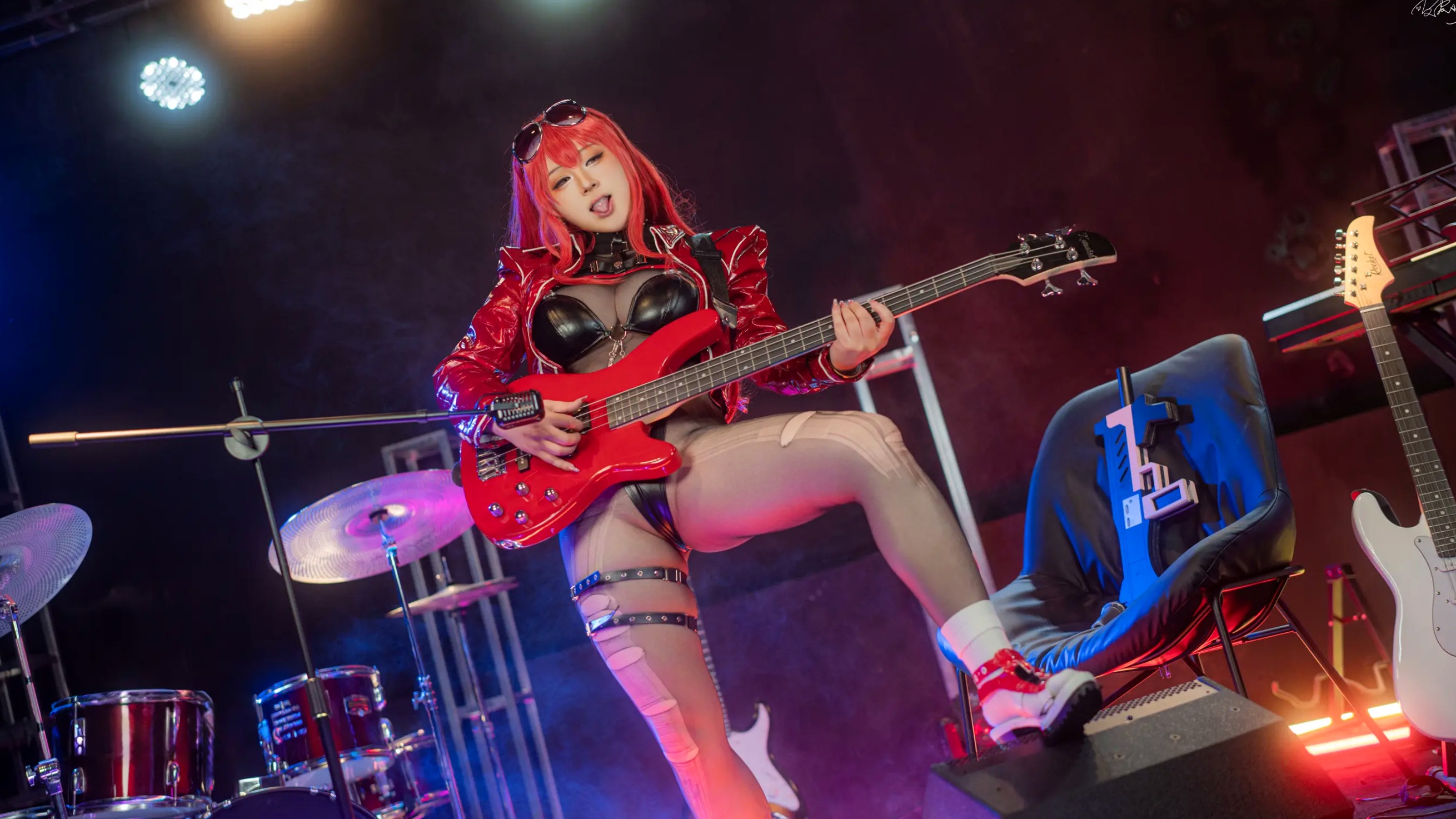 Gallery - 皮皮奶Nikke胜利女神沃伦姆Cosplay - 性感摇滚歌手舞台私房照 极致诱惑大尺度套图角色扮演性感诱惑美腿丝袜 女神私房照_秀色女神 - image 7