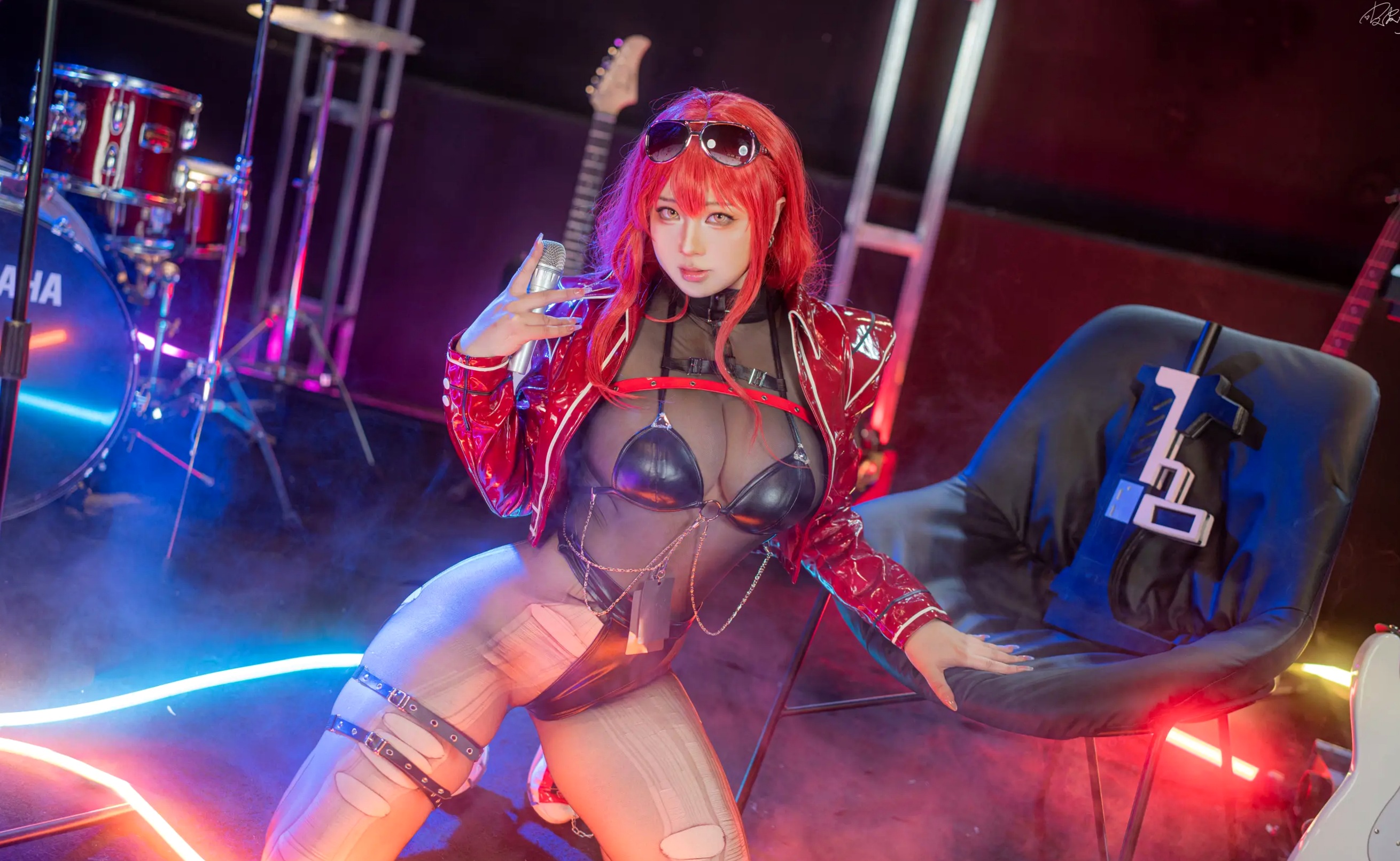 Gallery - 皮皮奶Nikke胜利女神沃伦姆Cosplay - 性感摇滚歌手舞台私房照 极致诱惑大尺度套图角色扮演性感诱惑美腿丝袜 女神私房照_秀色女神 - image 8