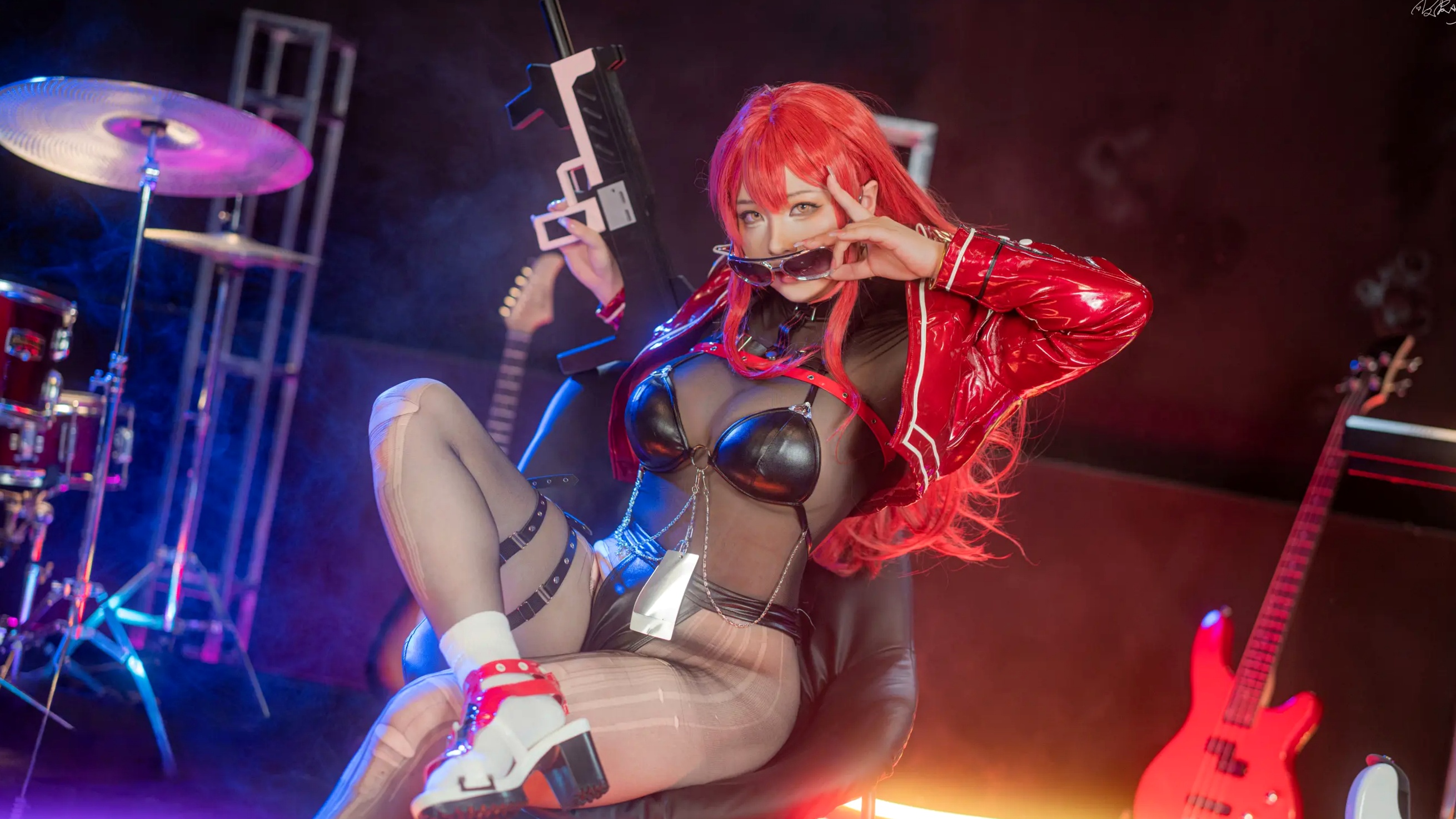 皮皮奶Nikke胜利女神沃伦姆Cosplay - 性感摇滚歌手舞台私房照 极致诱惑大尺度套图